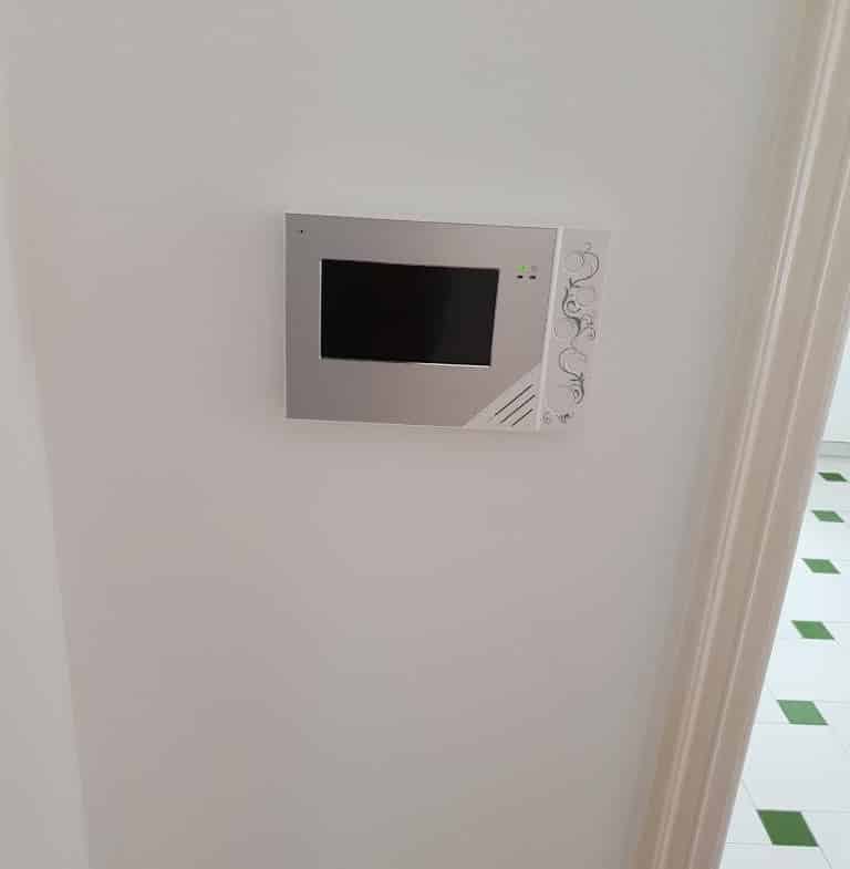 768