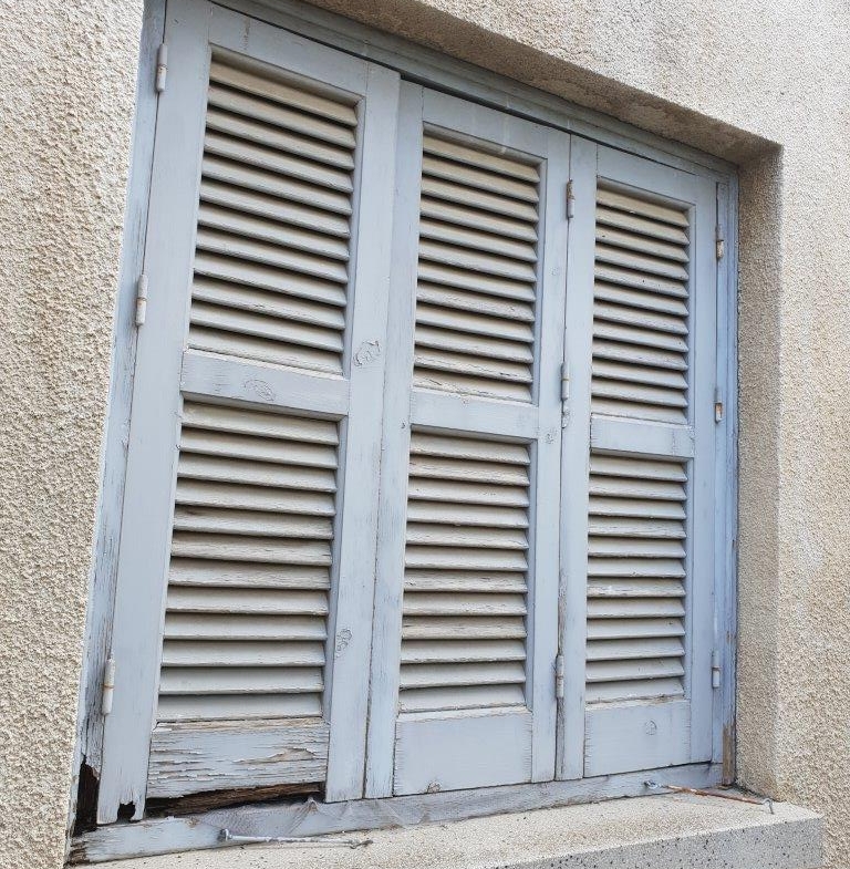 768