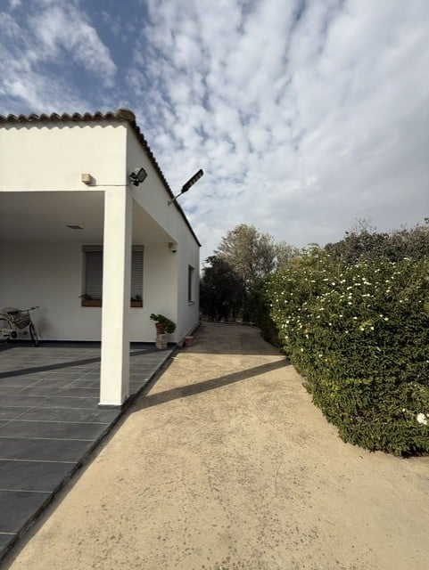 Dream House in Deneia, Nicosia For Rent