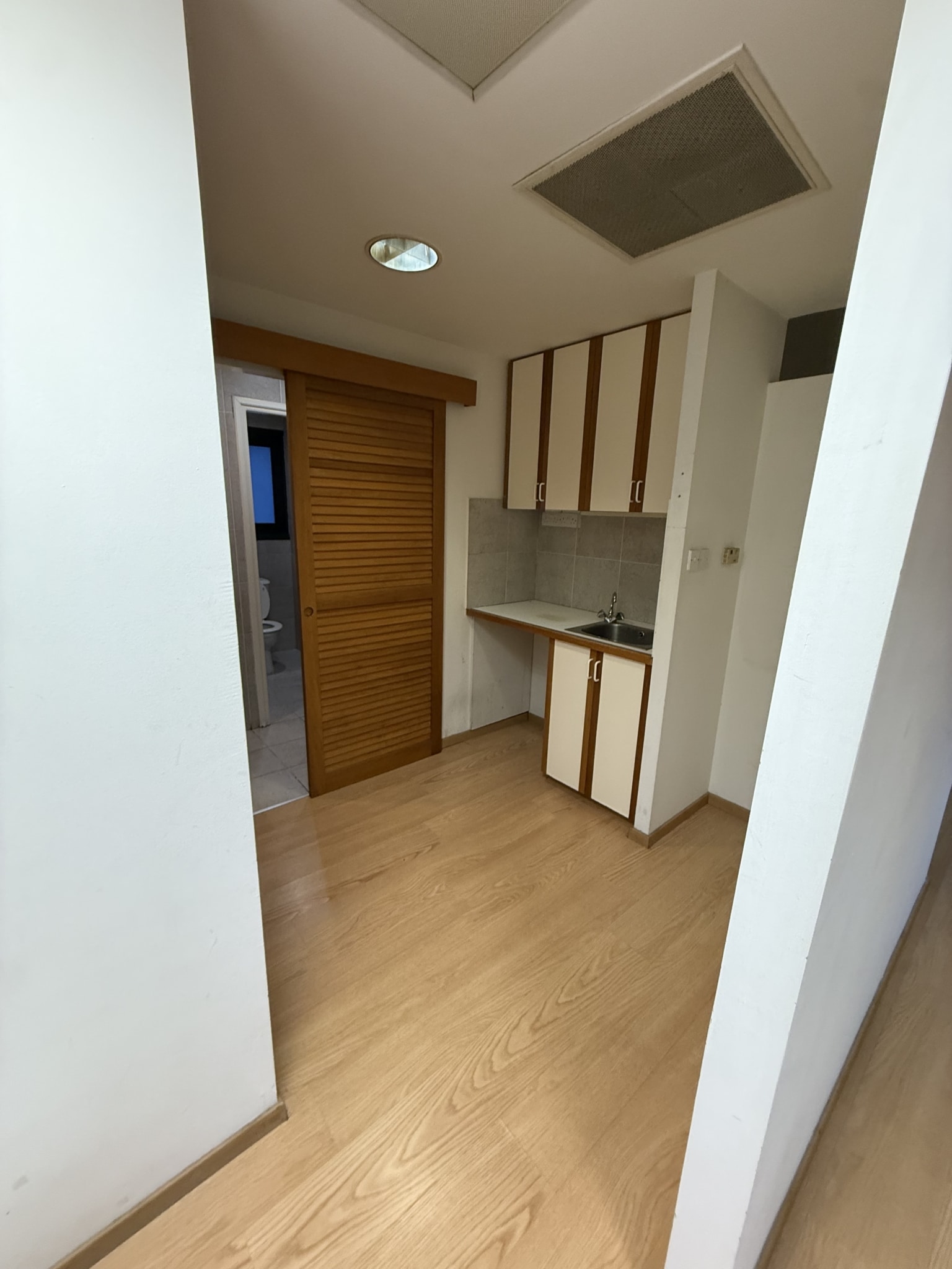 Offices / Building For Rent in Strovolos Ave. Strovolos, Nicosia