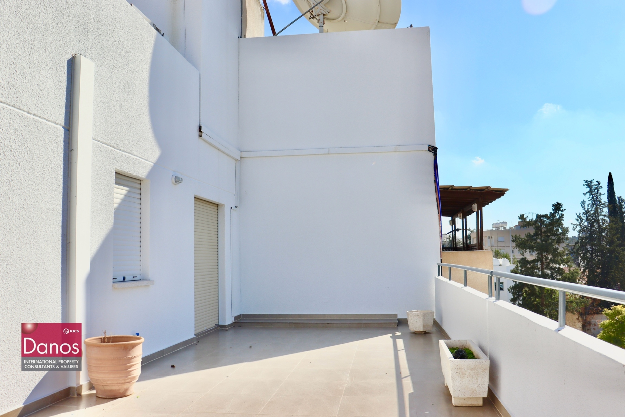 3-Bedroom Penthouse Whole Floor Apartment in Ayioi Omologites