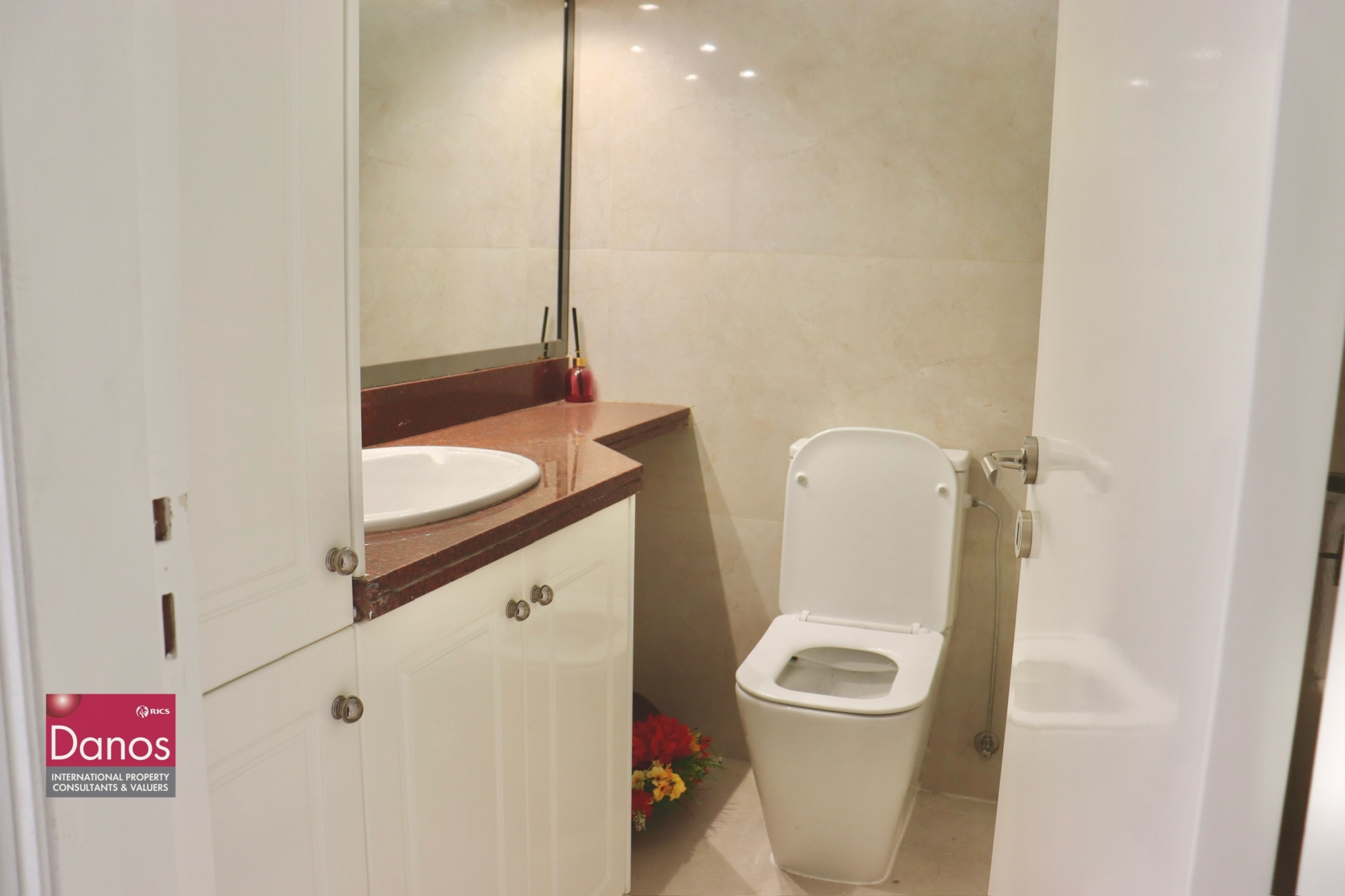 3-Bedroom Penthouse Whole Floor Apartment in Ayioi Omologites
