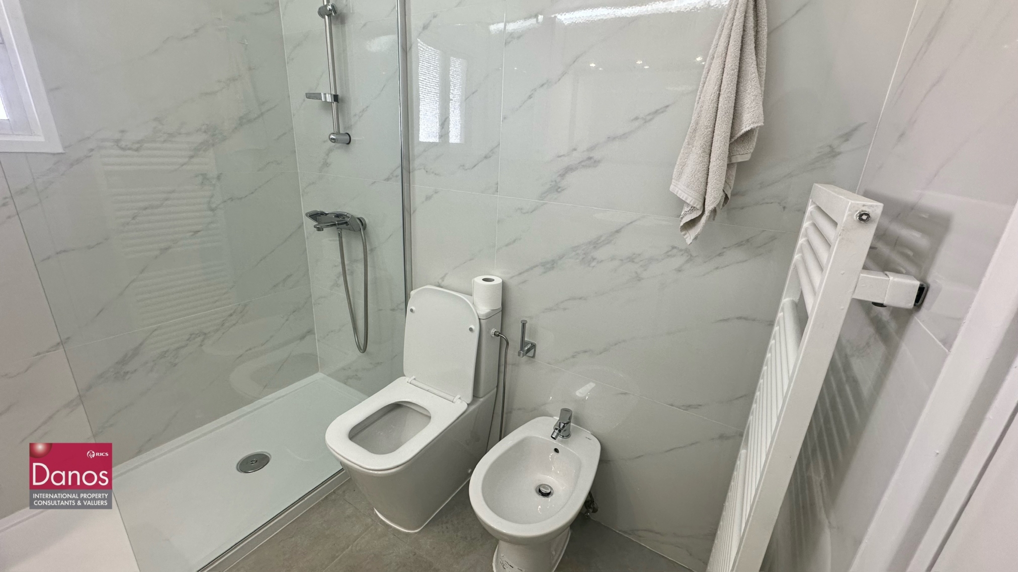 3-Bedroom Penthouse Whole Floor Apartment in Ayioi Omologites