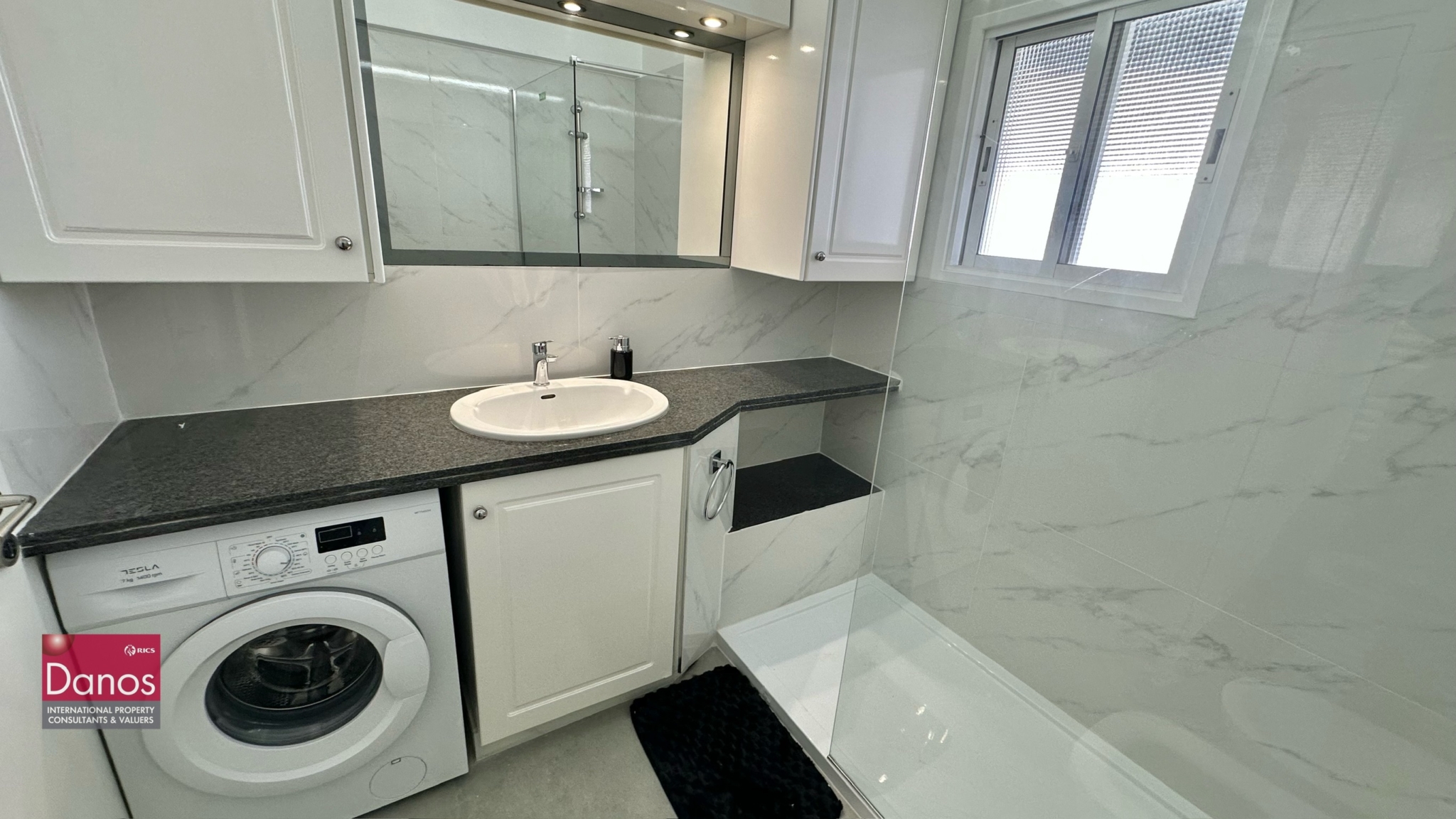 3-Bedroom Penthouse Whole Floor Apartment in Ayioi Omologites