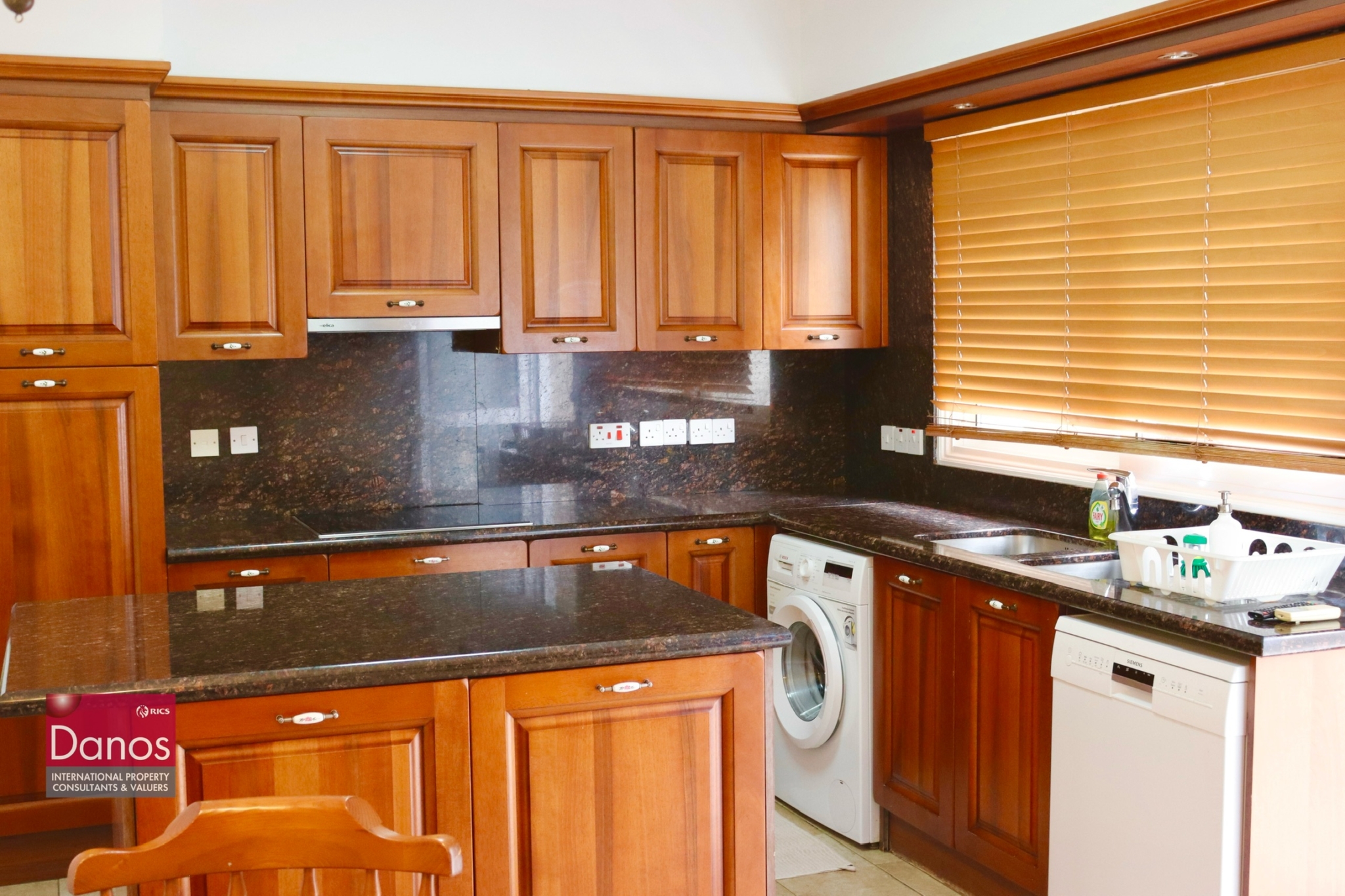Beautiful Upper-Floor 3 Bedroom House for rent in Akropoli, Strovolos