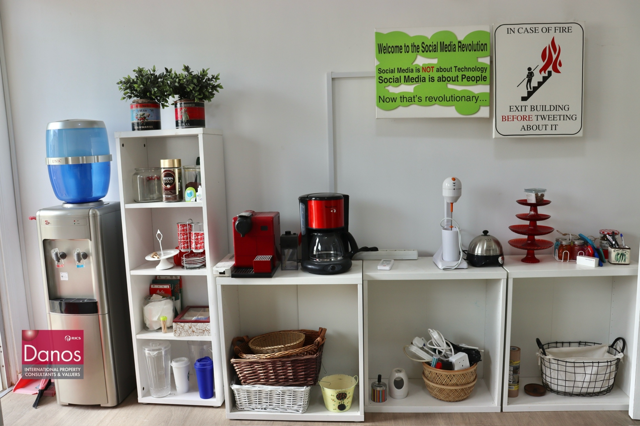 3-Bedroom Flat For Sale in Acropolis Central Location