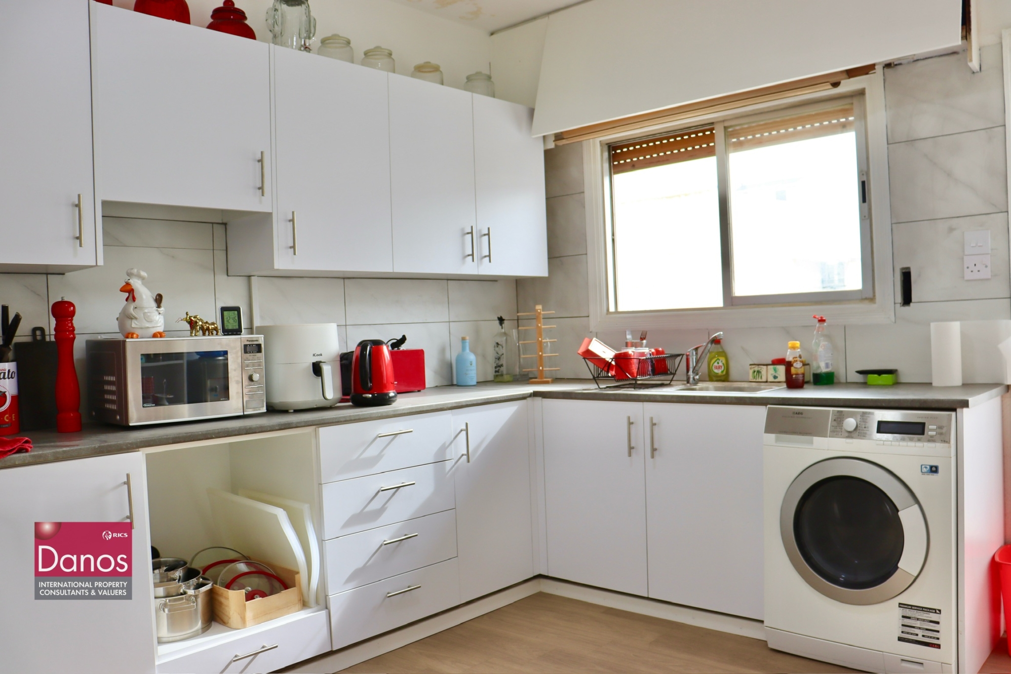 3-Bedroom Flat For Sale in Acropolis Central Location