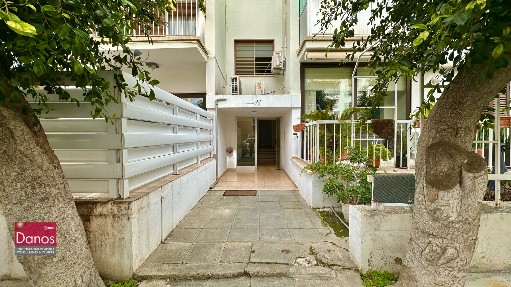 3-Bedroom Flat For Sale in Acropolis Central Location