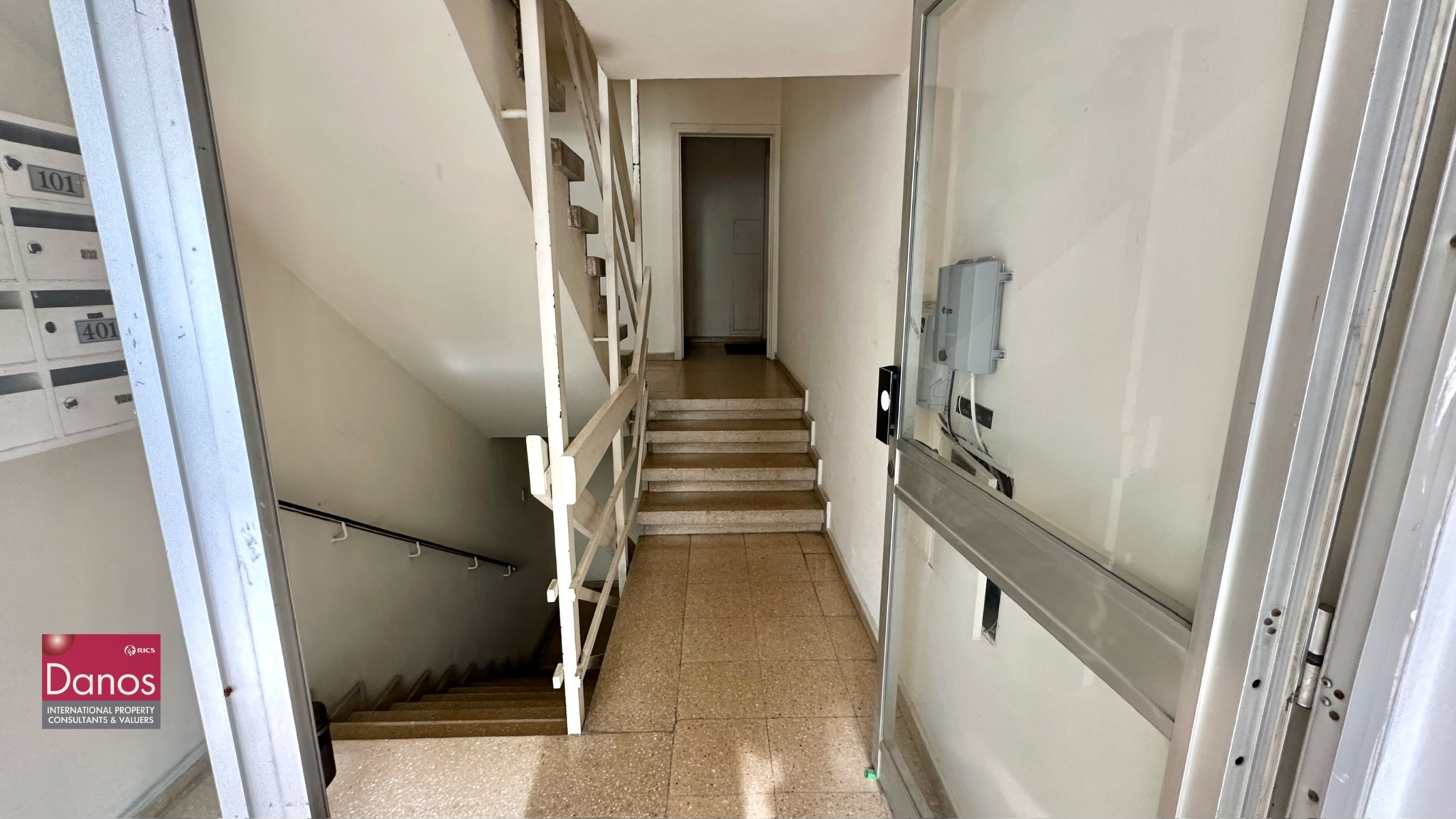 3-Bedroom Flat For Sale in Acropolis Central Location