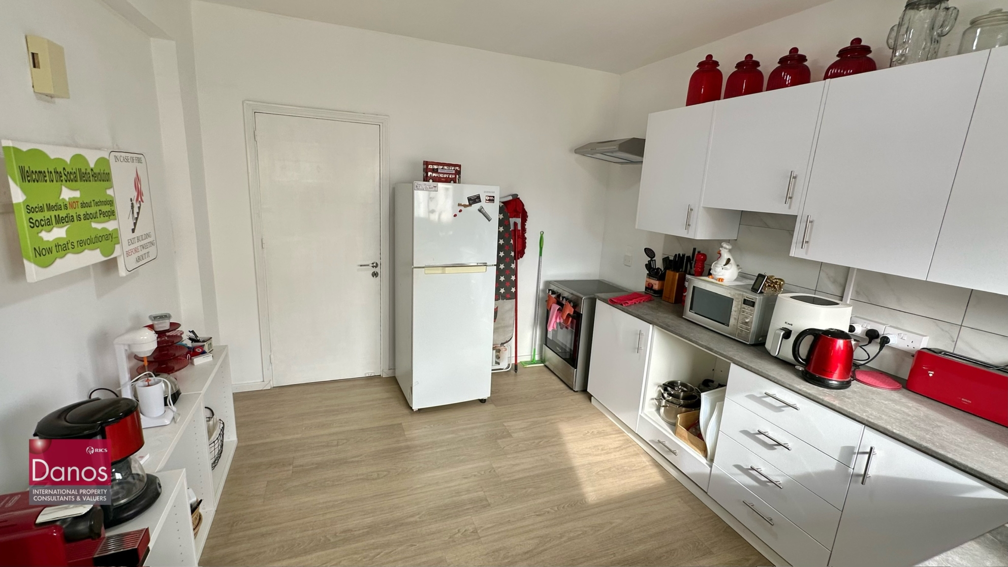 3-Bedroom Flat For Sale in Acropolis Central Location