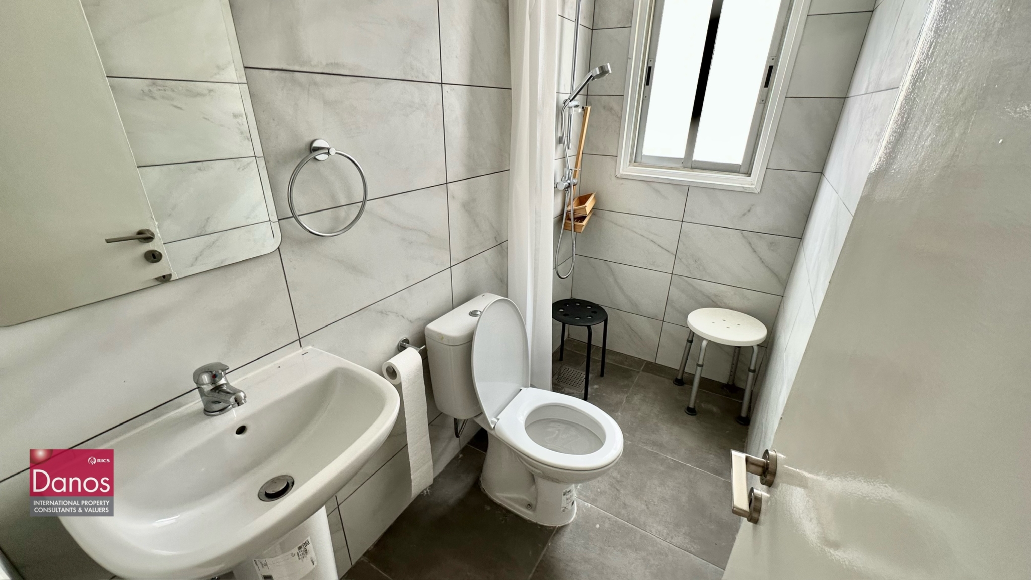 3-Bedroom Flat For Sale in Acropolis Central Location