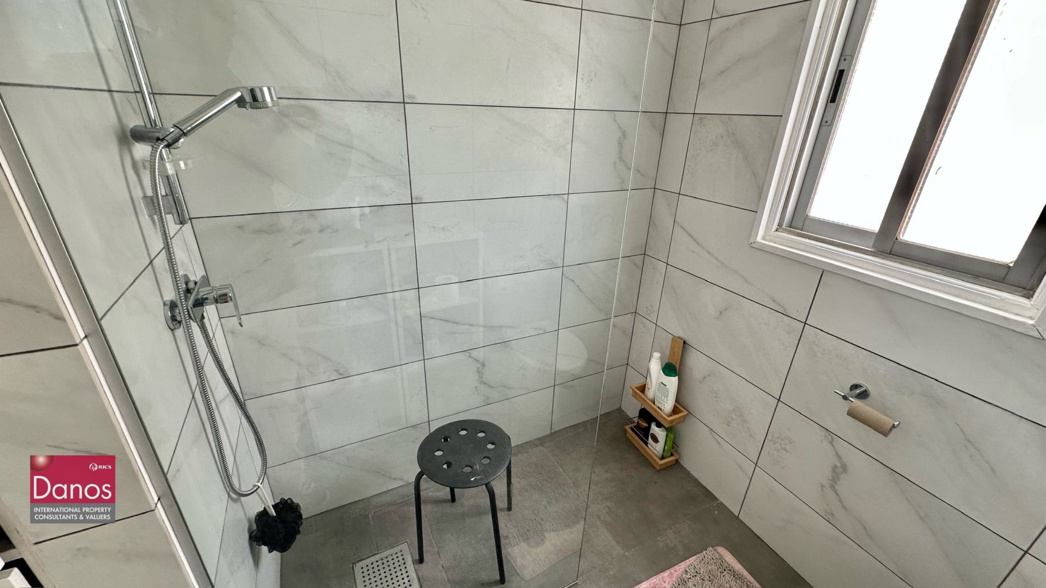 3-Bedroom Flat For Sale in Acropolis Central Location