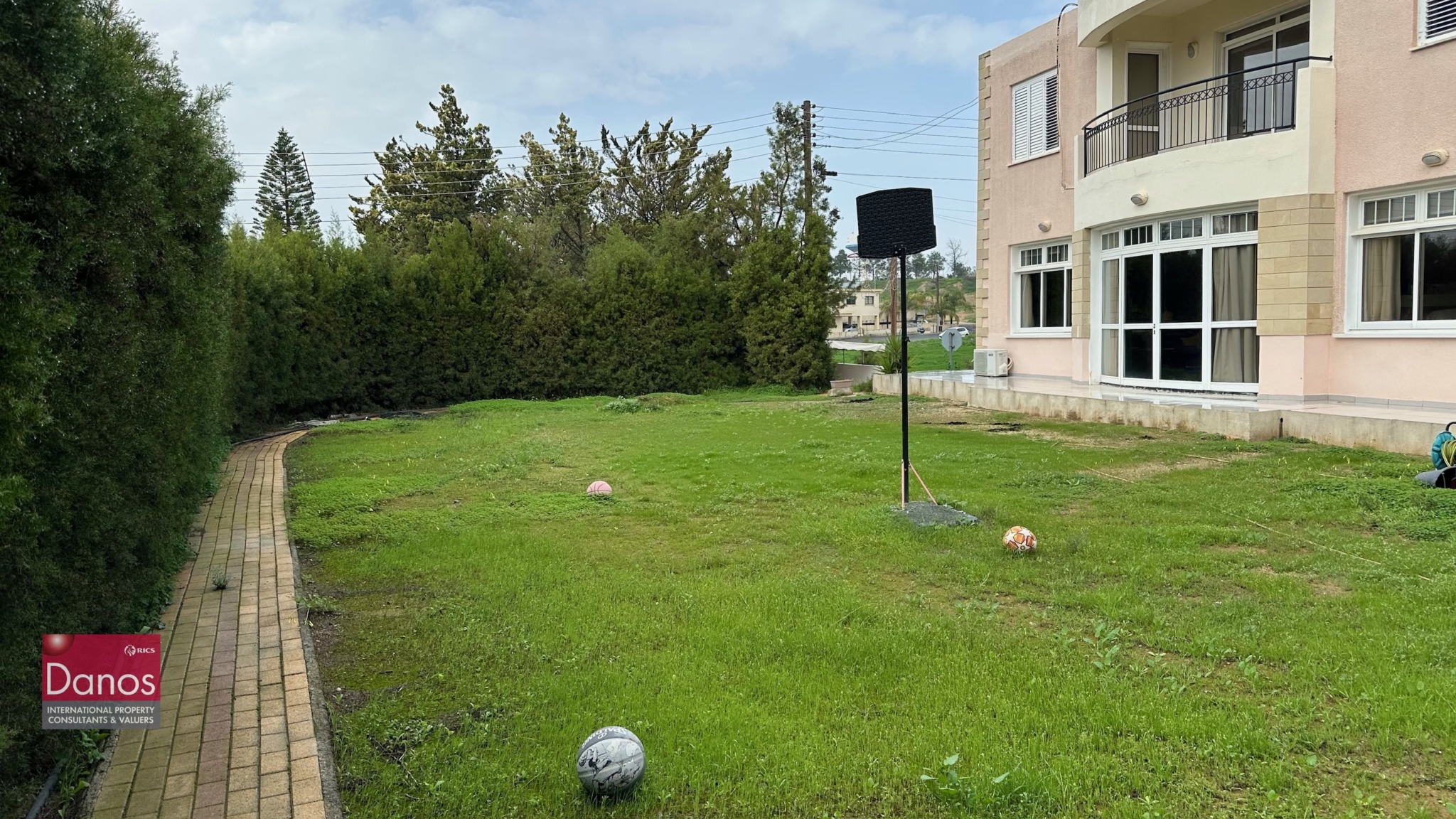 5 Bedroom House for Rent in Strovolos