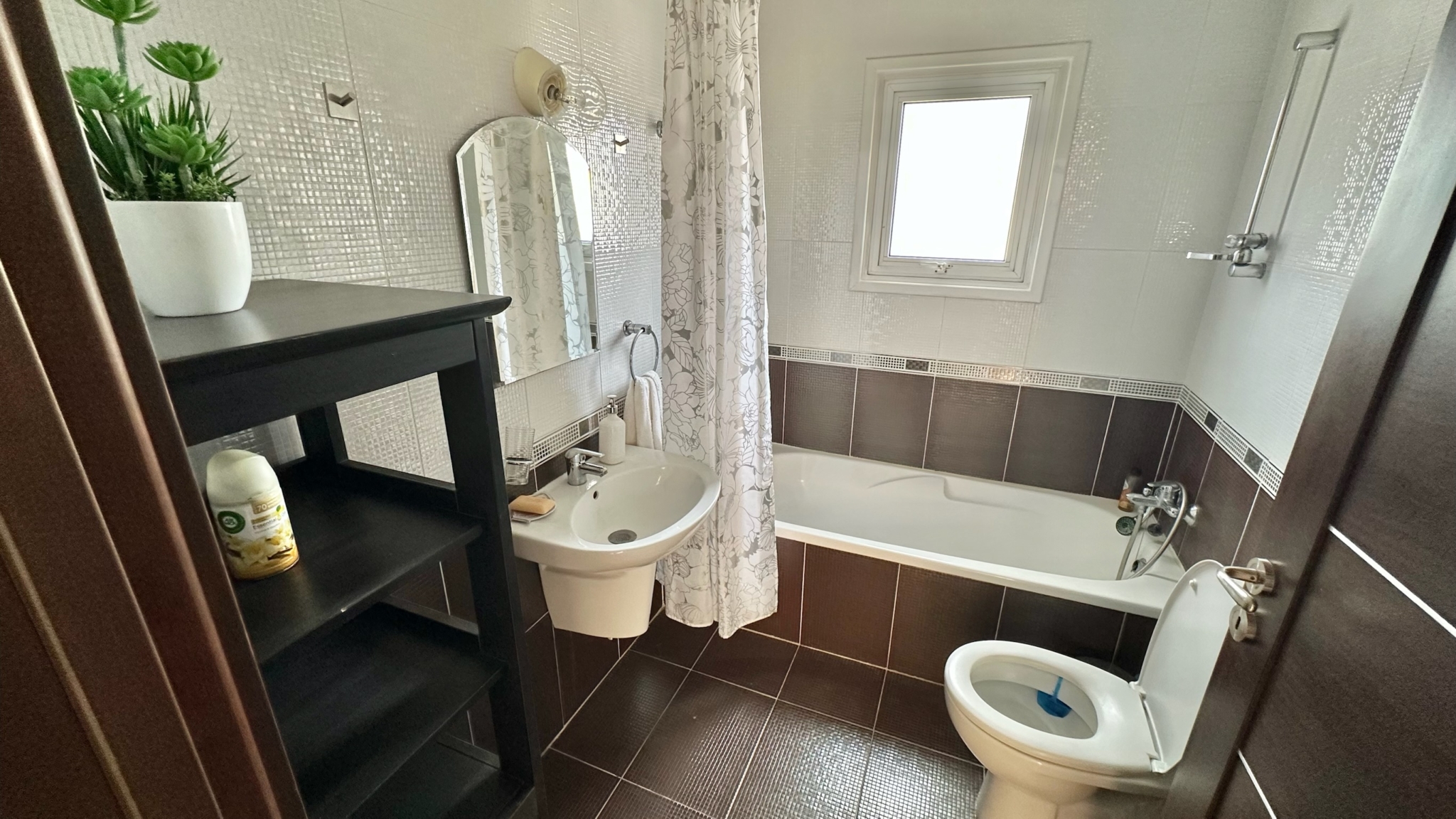Beautiful 2 Bedroom Penthouse For Sale in Ayioi Omologites, Nicosia