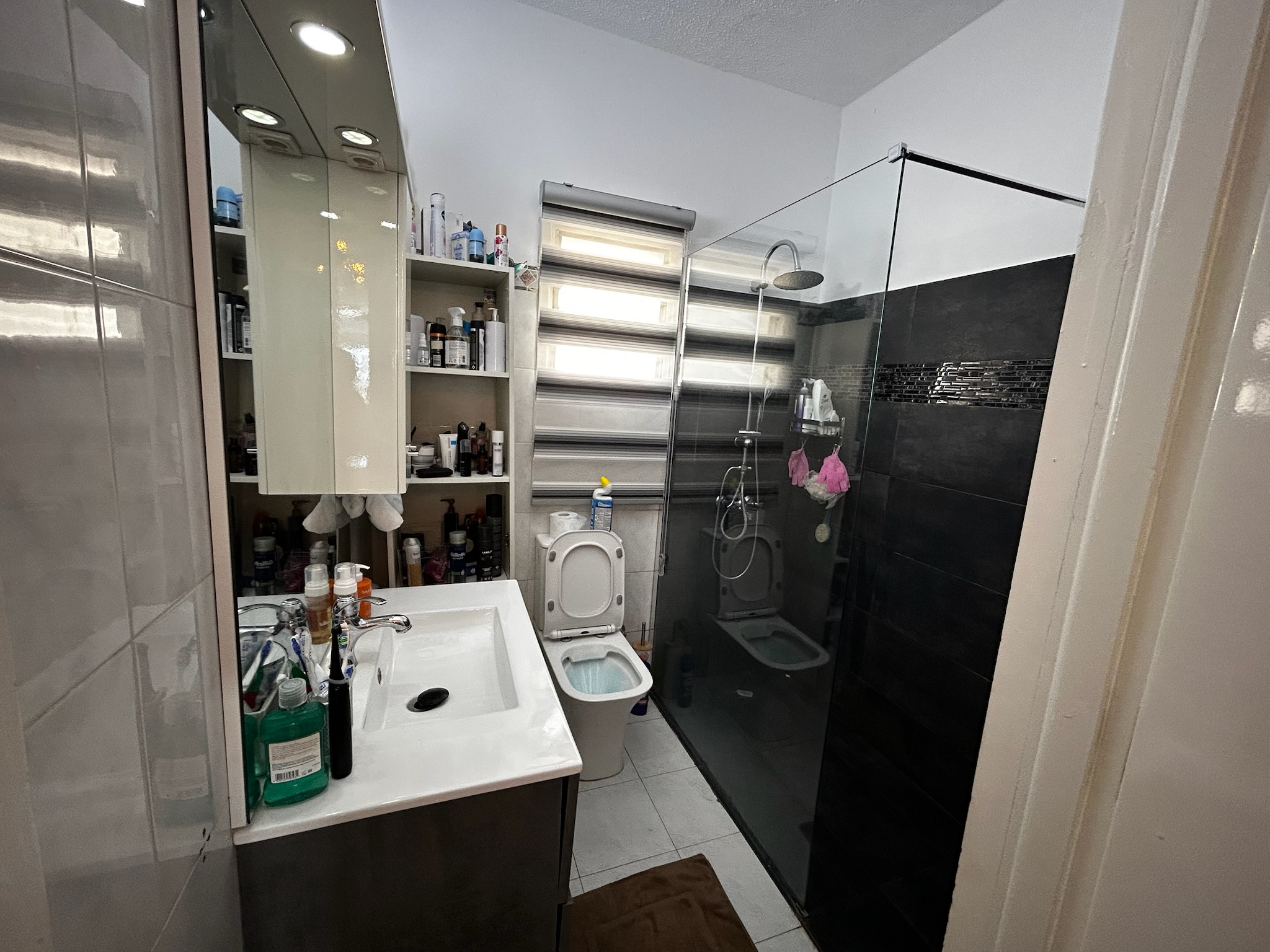 Beautiful Fully Renovated 3 Bedroom Flat for sale in Akropoli, Strovolos