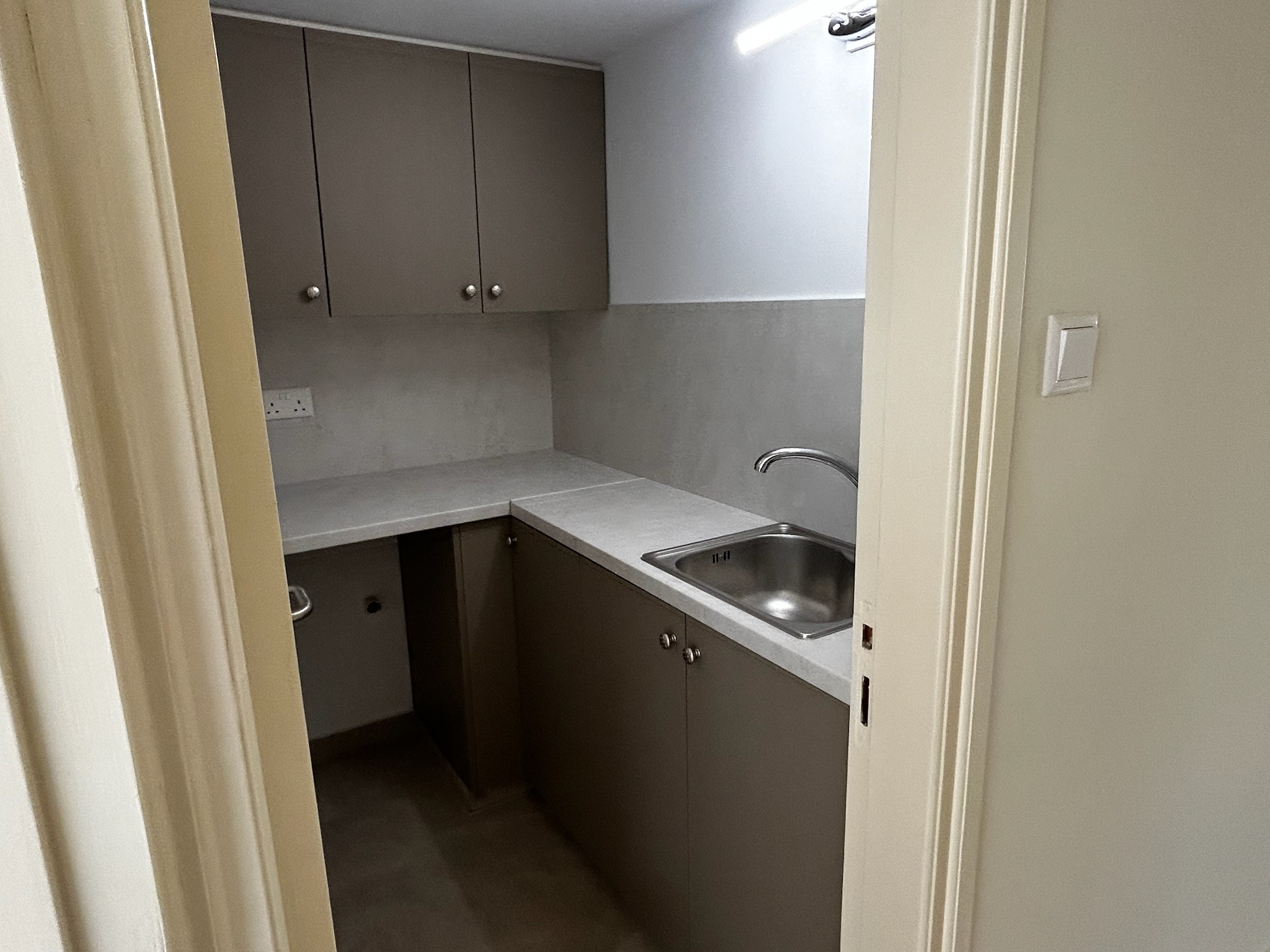 Huge 4-Bedroom Apartment For Sale in Ayioi Omologites, Nicosia