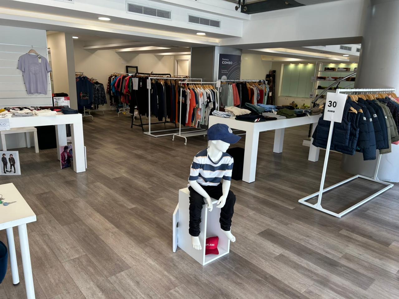 Showroom For Rent 28i October Street, Egkomi