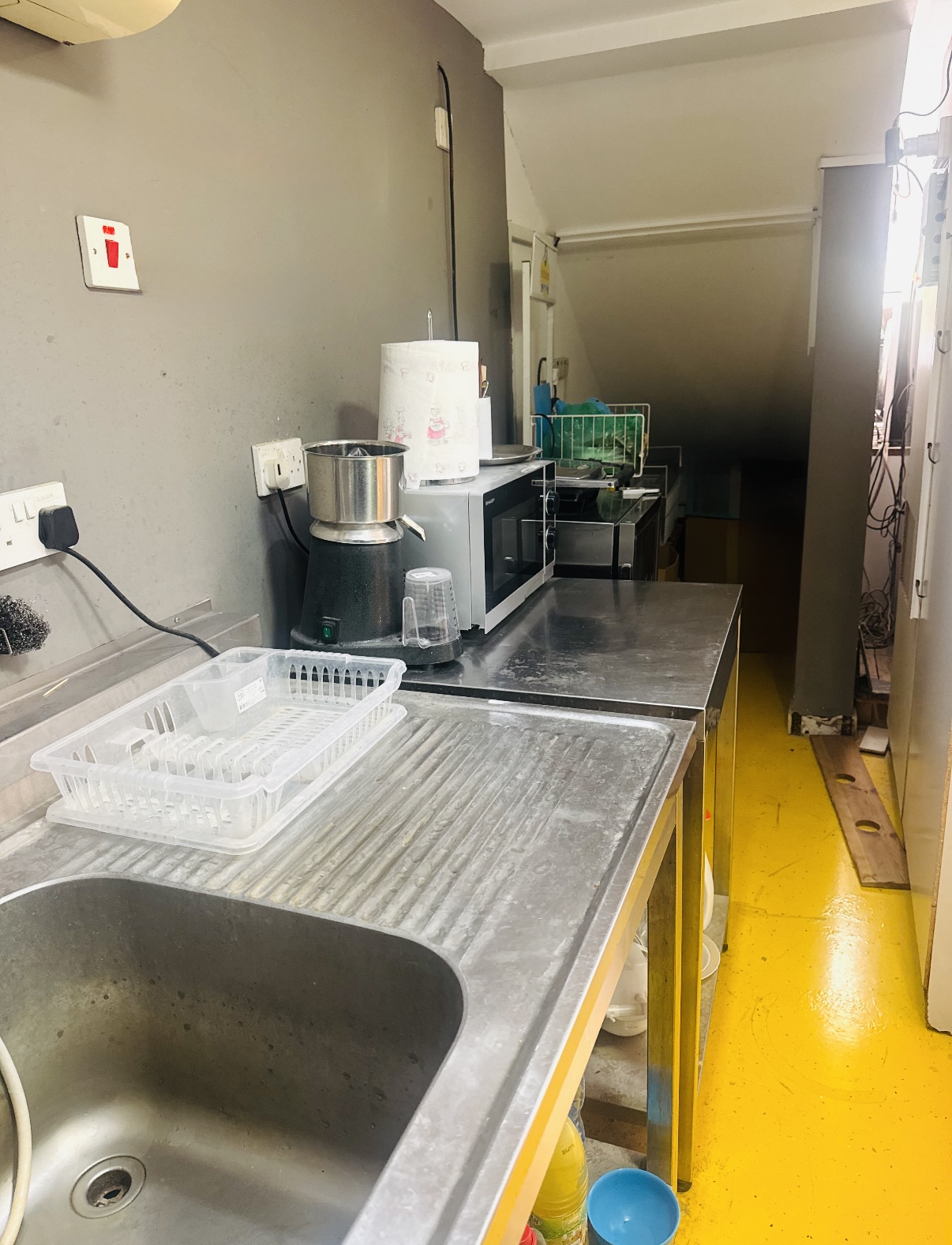 FOR SALE–MINI MARKET-KIOSK-COFFEE SHOP IN PRIME LOCATION NICOSIA CITY CENTER