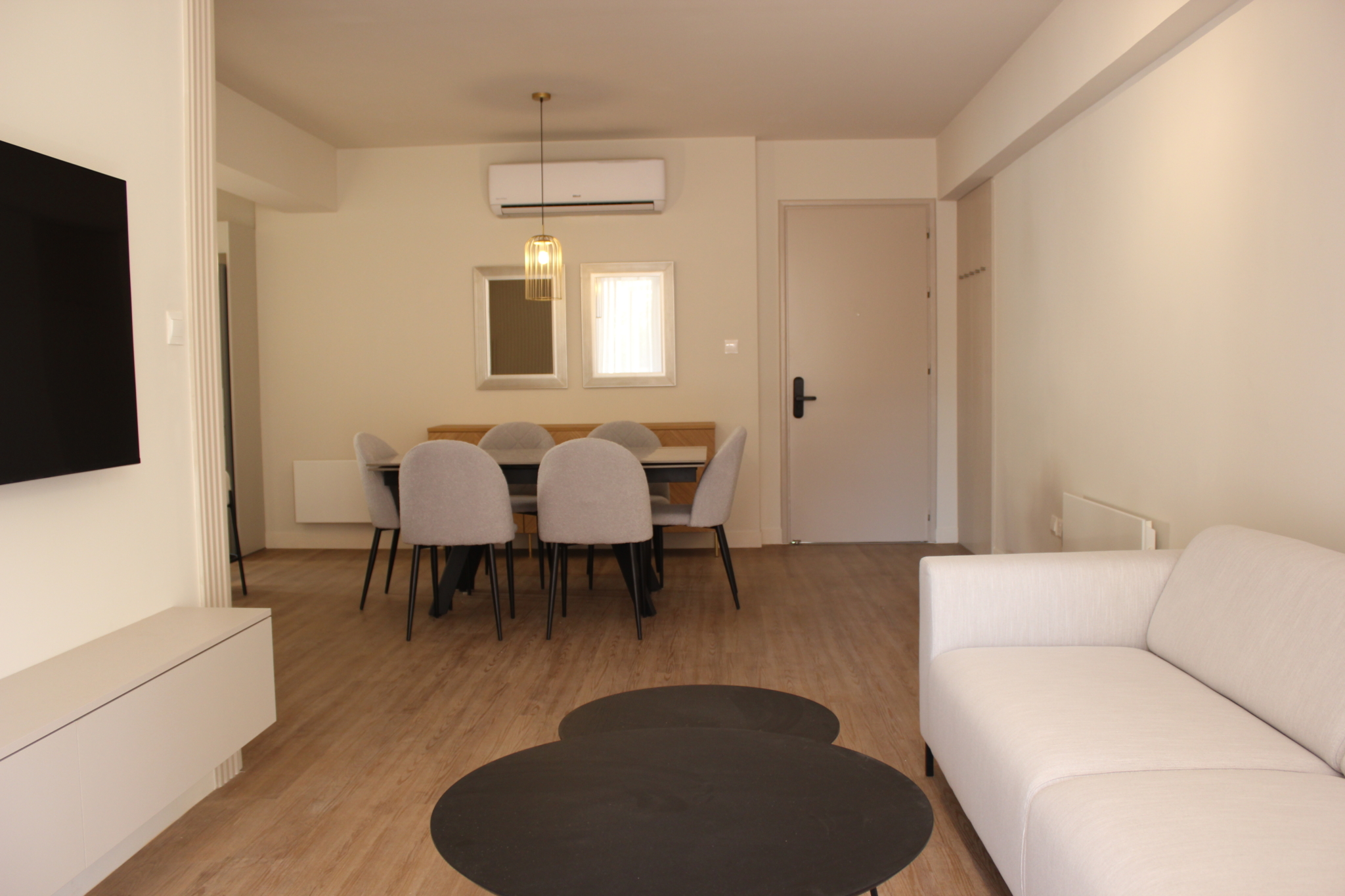 Luxury 2-Bedroom Ground Floor Flat for Rent with Private Garden