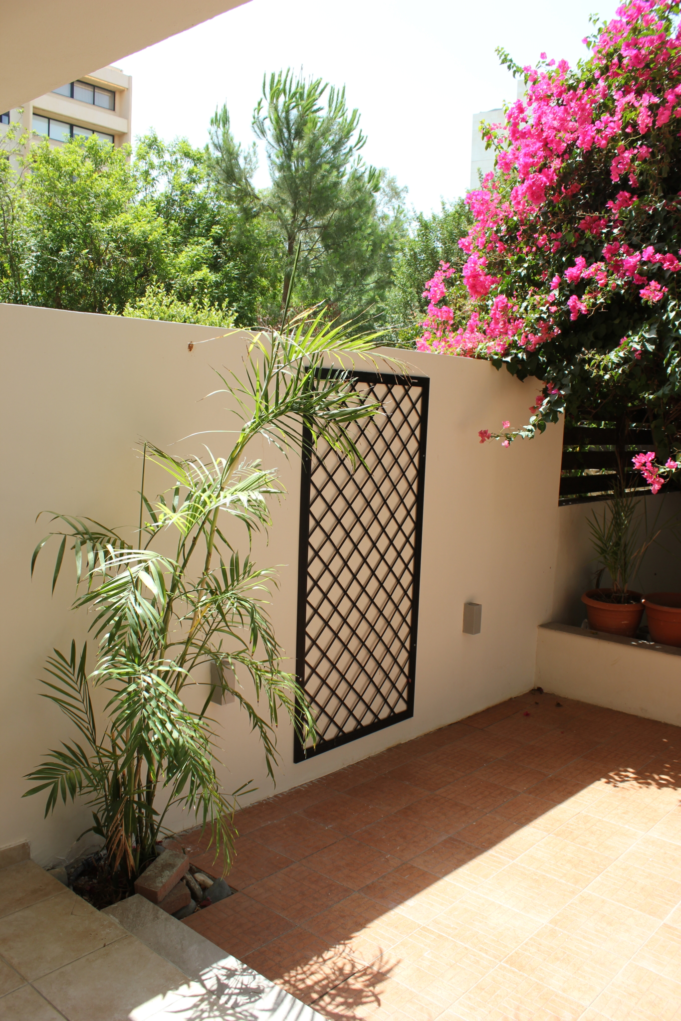 Luxury 2-Bedroom Ground Floor Flat for Rent with Private Garden