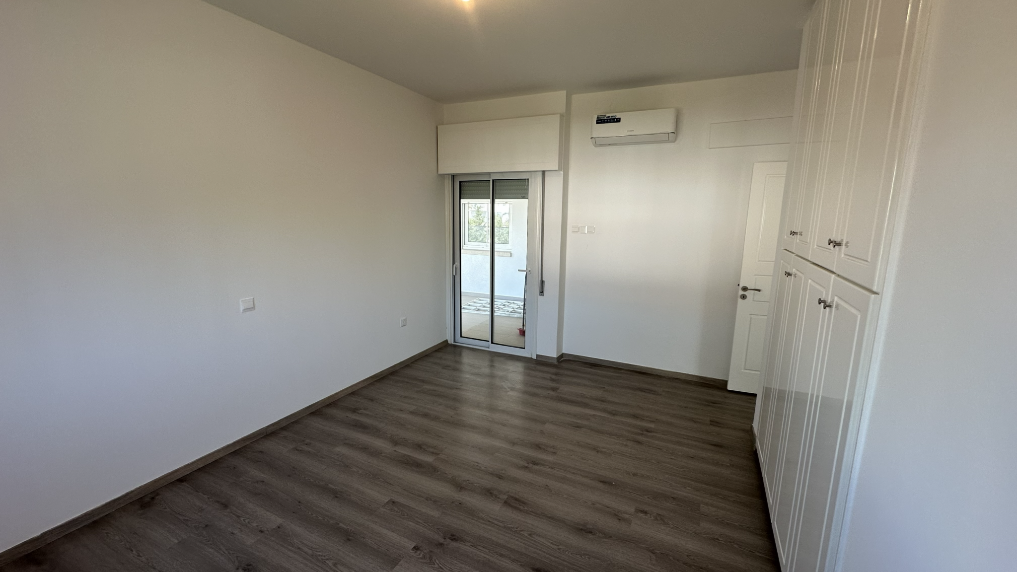 4 Bedroom Whole Floor Apartment In Engomi