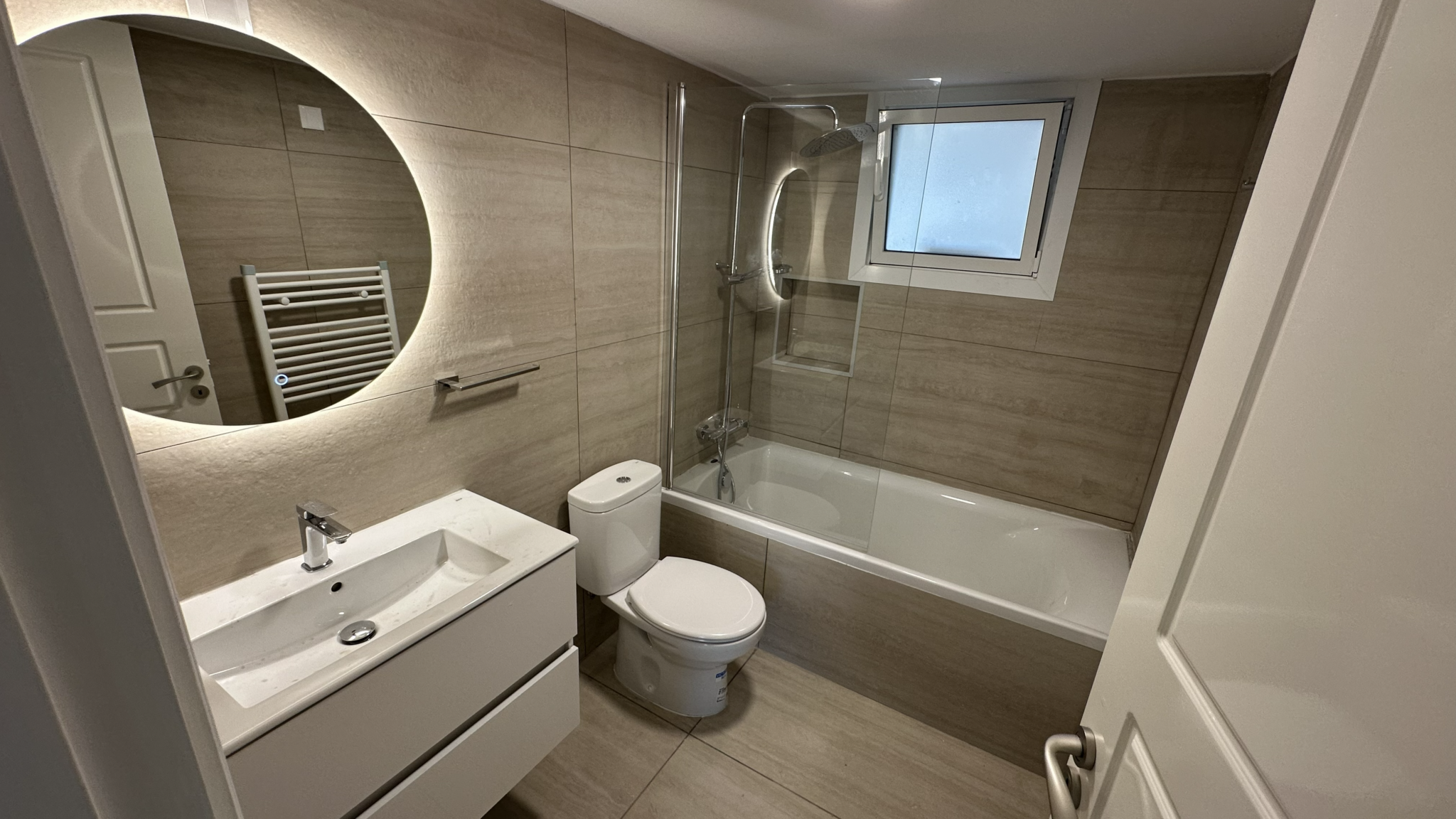 4 Bedroom Whole Floor Apartment In Engomi