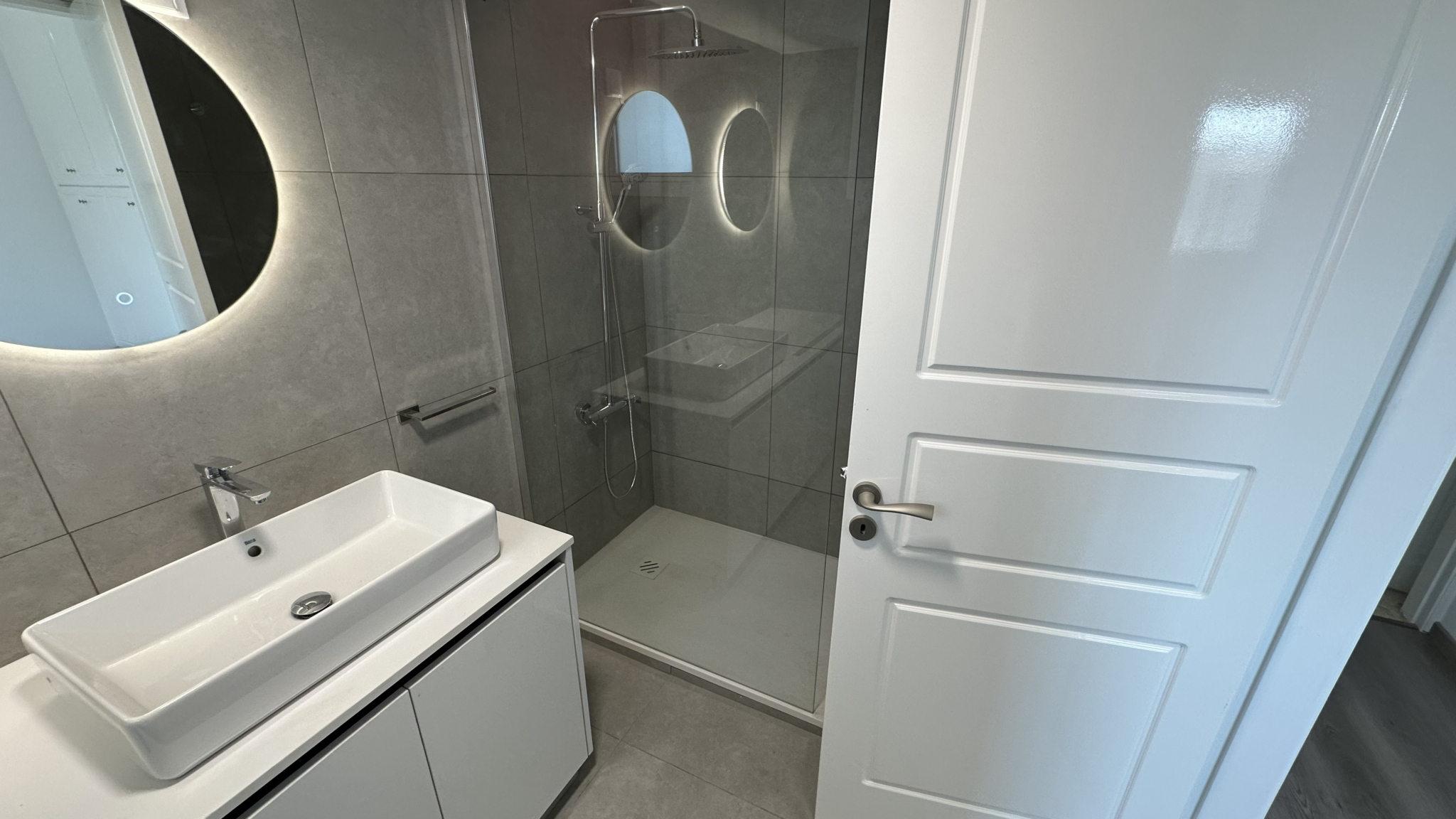 4 Bedroom Whole Floor Apartment In Engomi