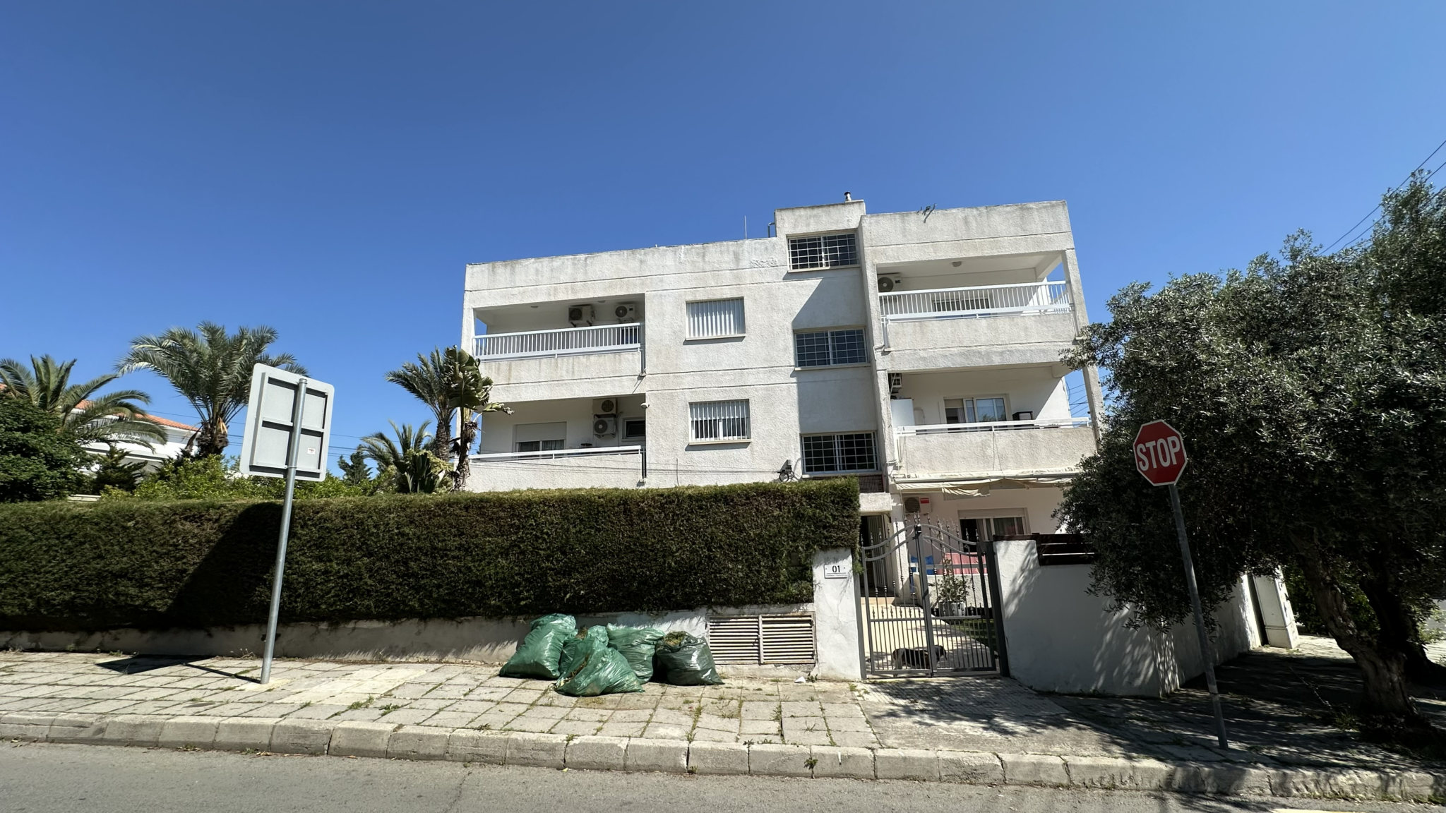 4 Bedroom Whole Floor Apartment In Engomi