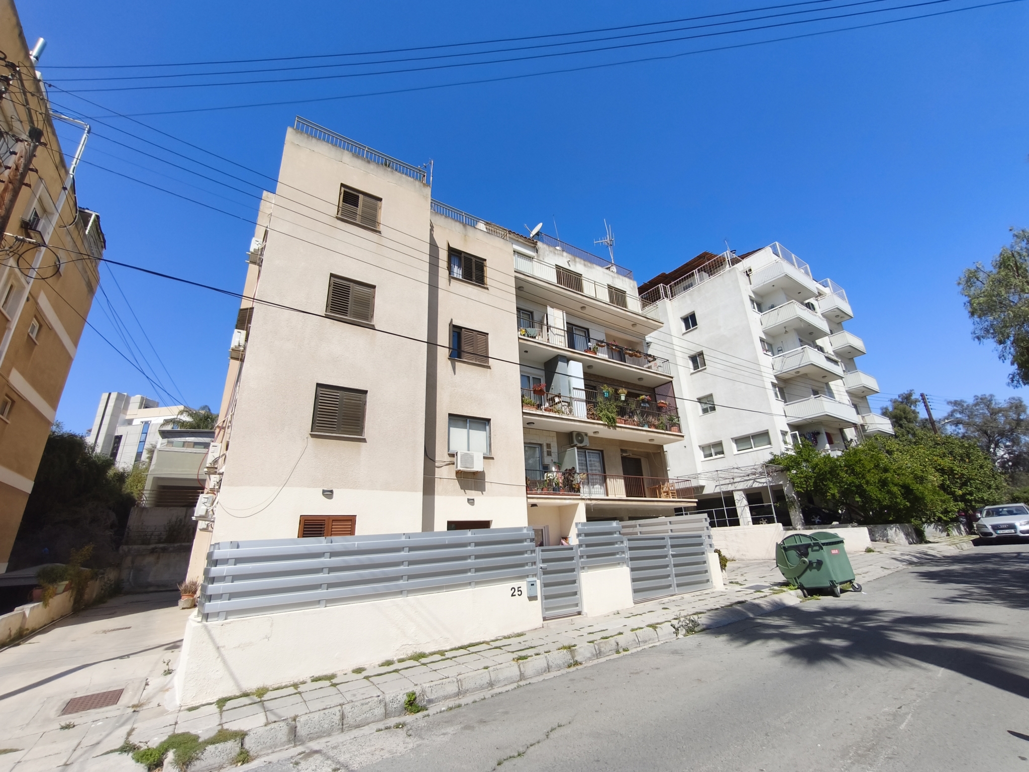 3 Bedroom Apartment Agioi Omologites