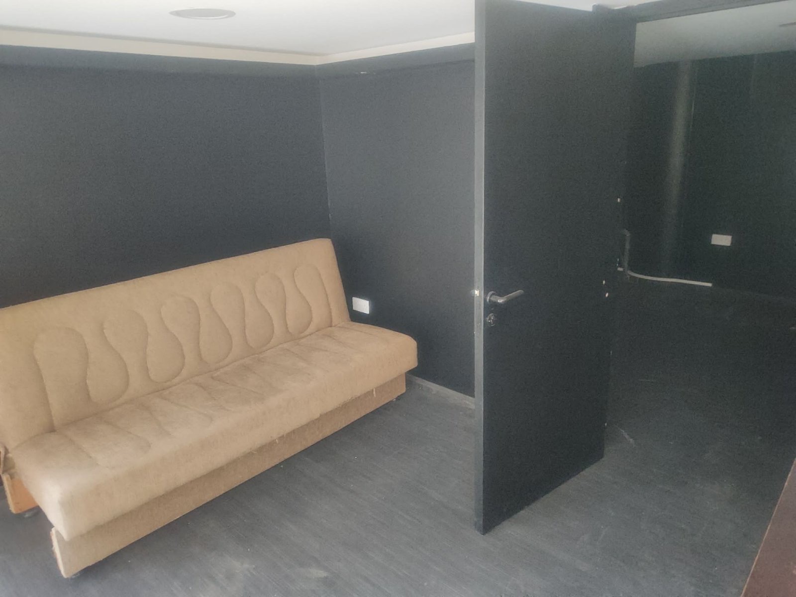 Shop For Rent In Nicosia, Makariou