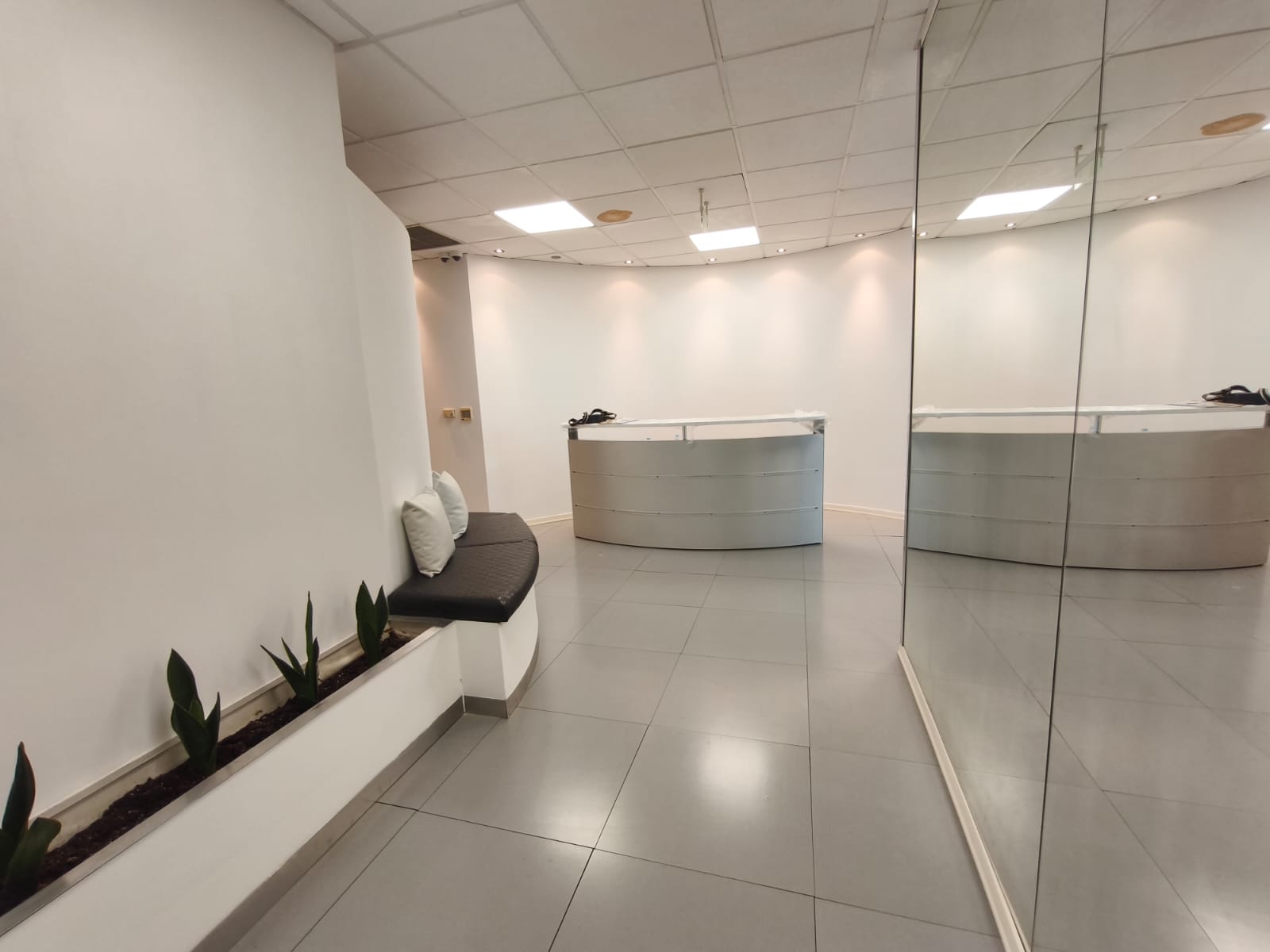 PHOTO-2026-04-21-11-48-03 1 Offices With Ten Rooms In Aglantzia