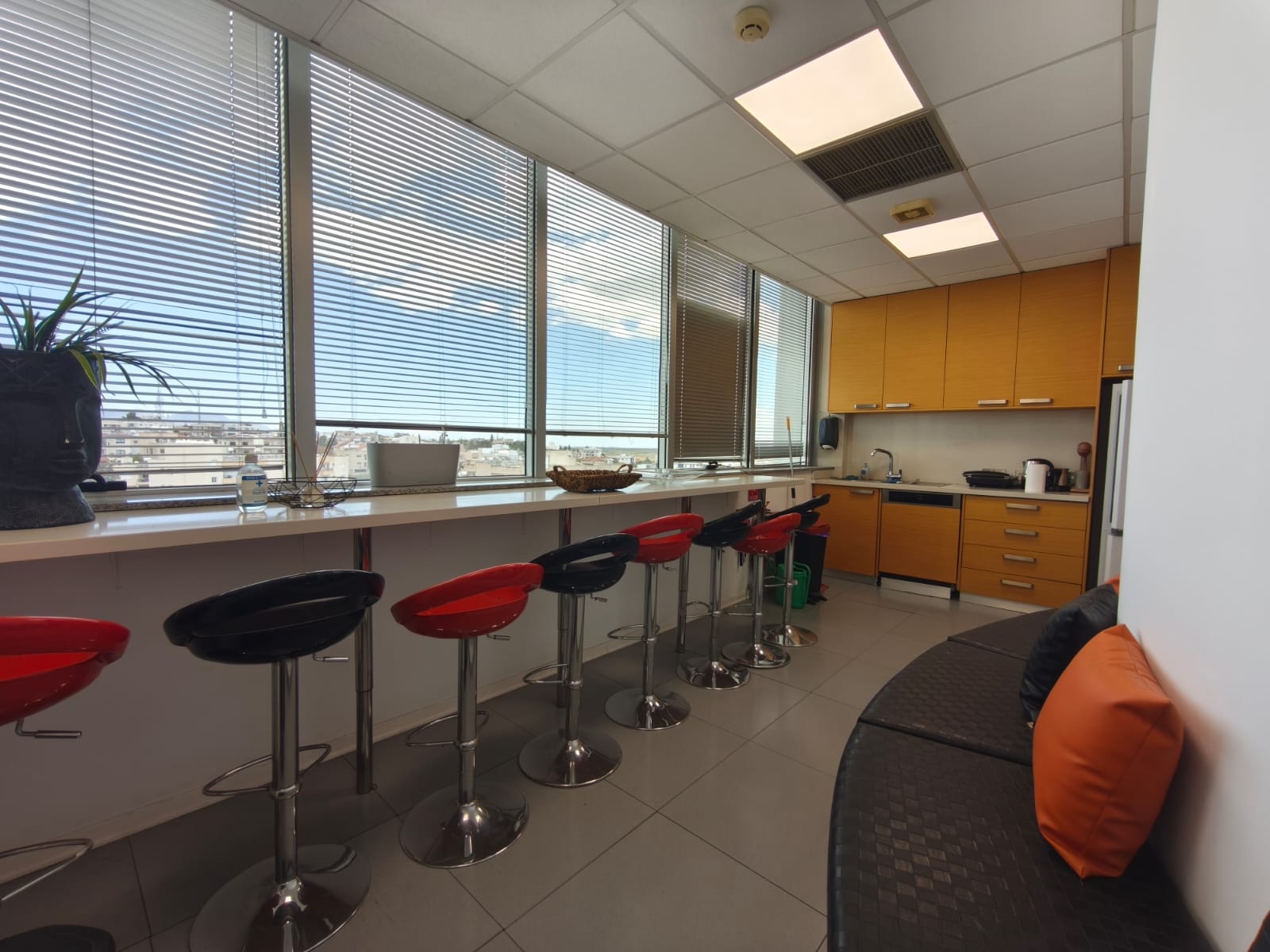 Offices With Ten Rooms In Aglantzia