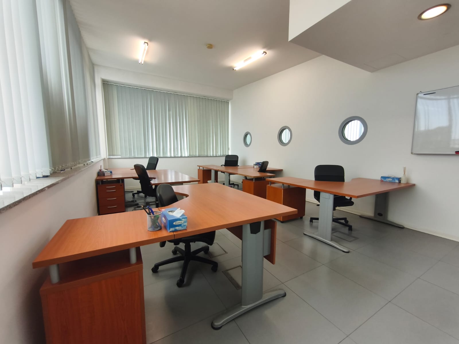 Offices With Ten Rooms In Aglantzia