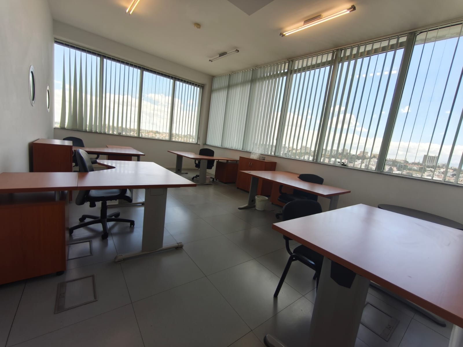 Offices With Ten Rooms In Aglantzia