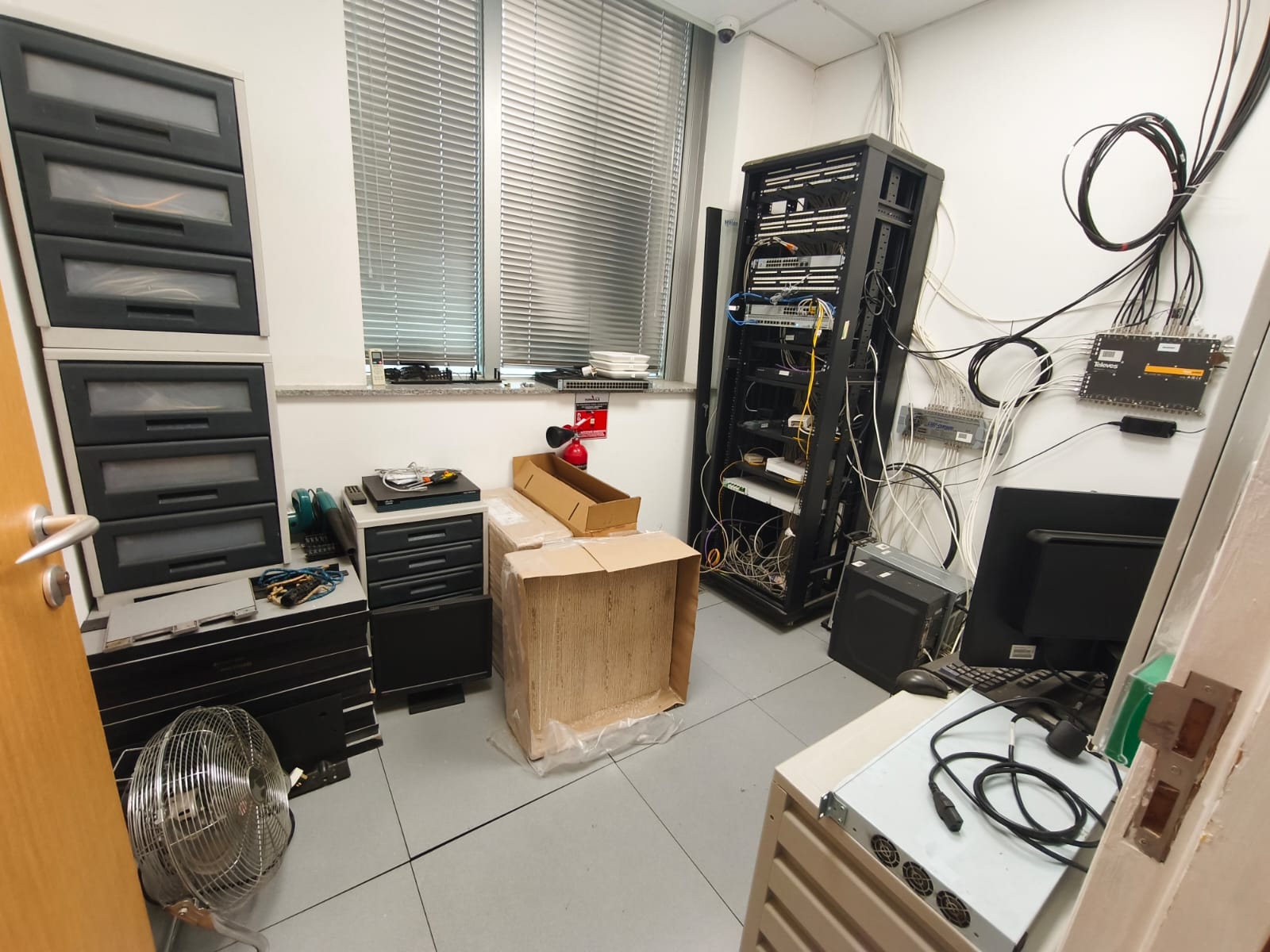 Offices With Ten Rooms In Aglantzia