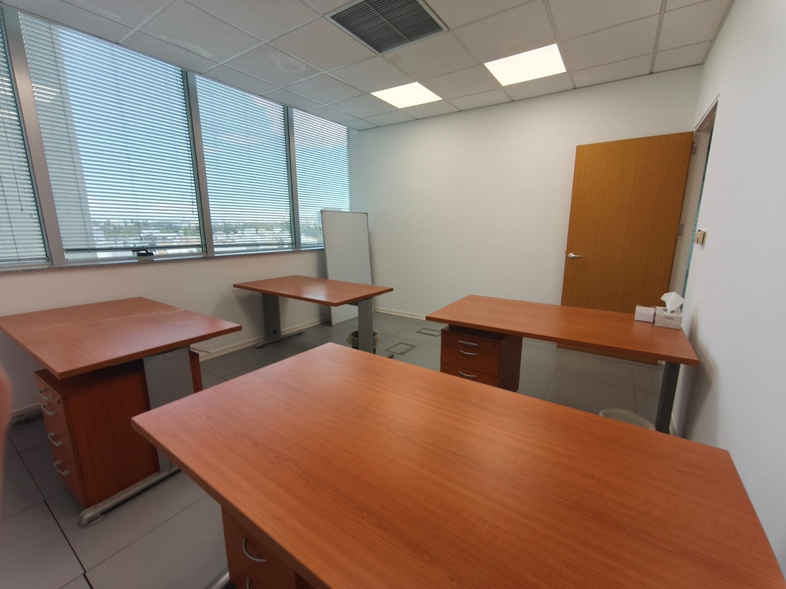 Offices With Ten Rooms In Aglantzia