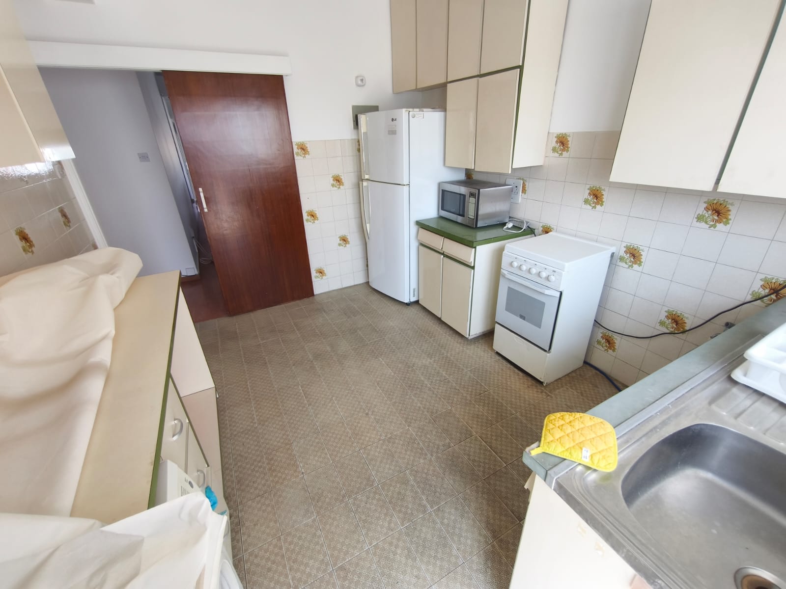 2 + 1 Bedroom Apartment In Agioi Omologites