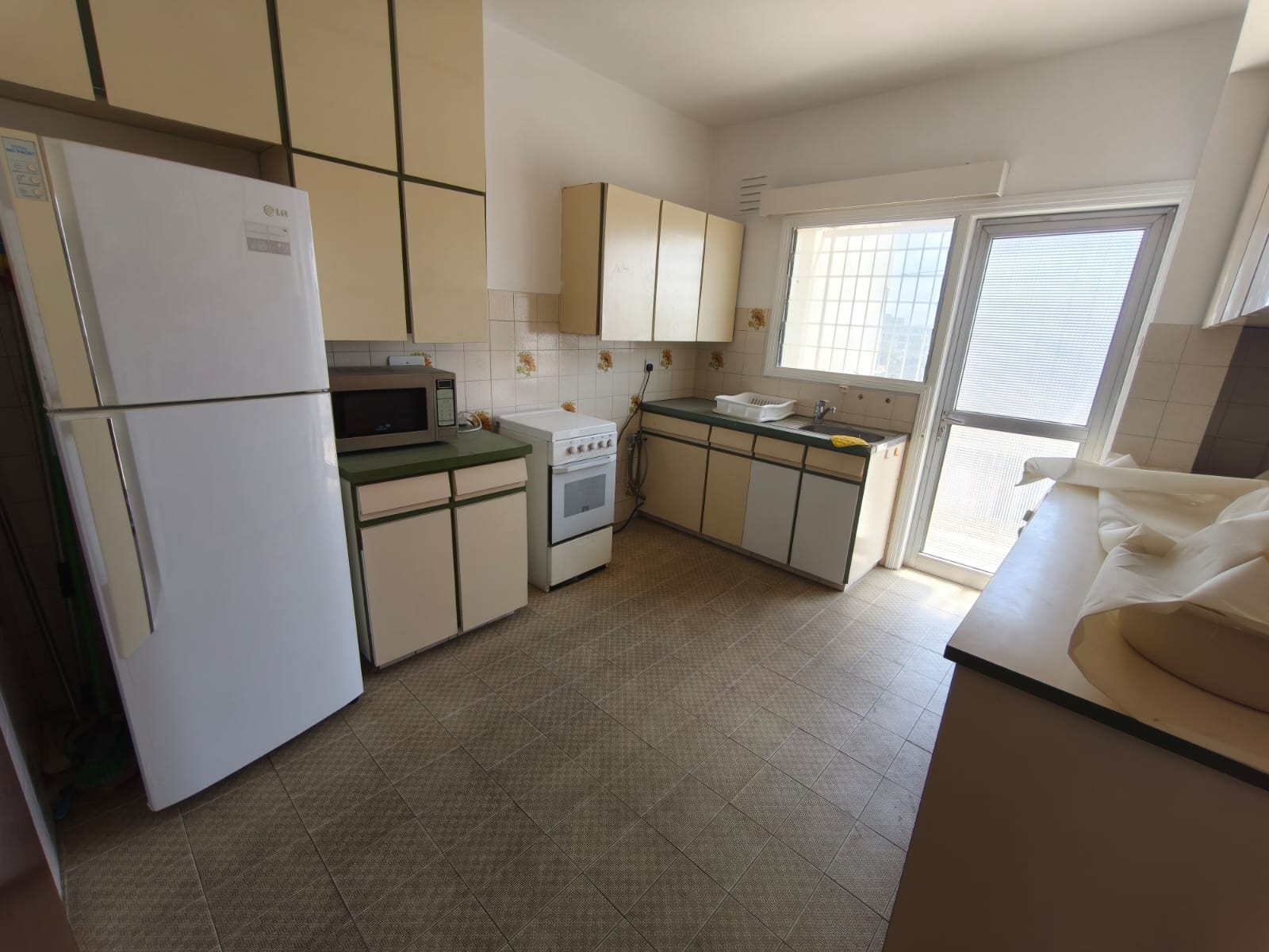 2 + 1 Bedroom Apartment In Agioi Omologites