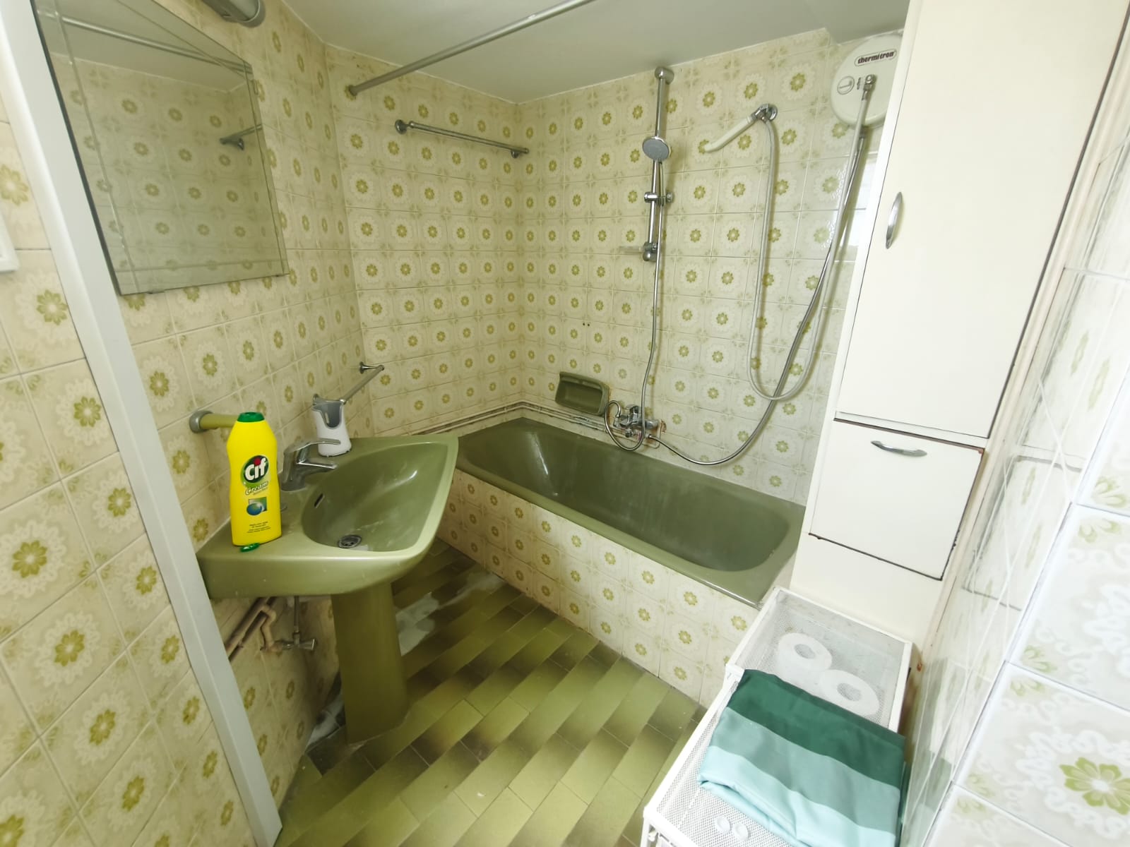 2 + 1 Bedroom Apartment In Agioi Omologites
