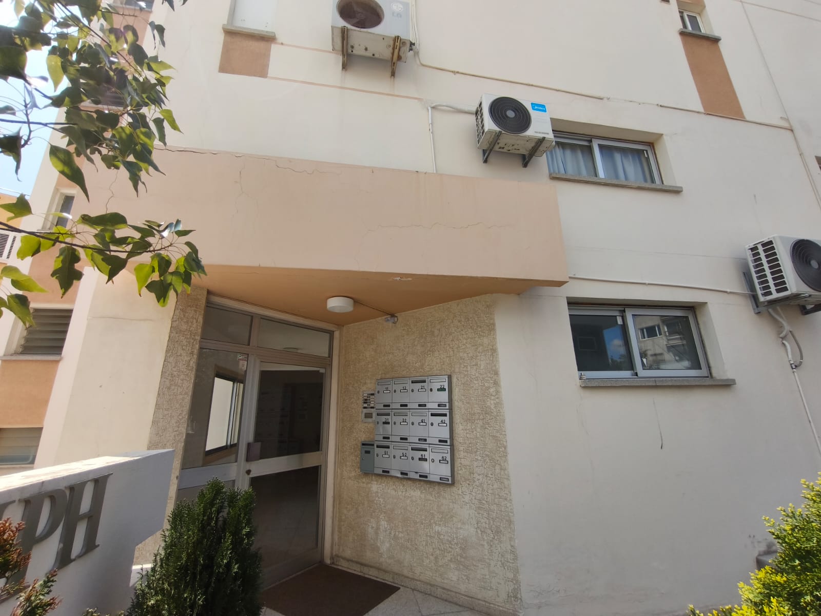 2 + 1 Bedroom Apartment In Agioi Omologites