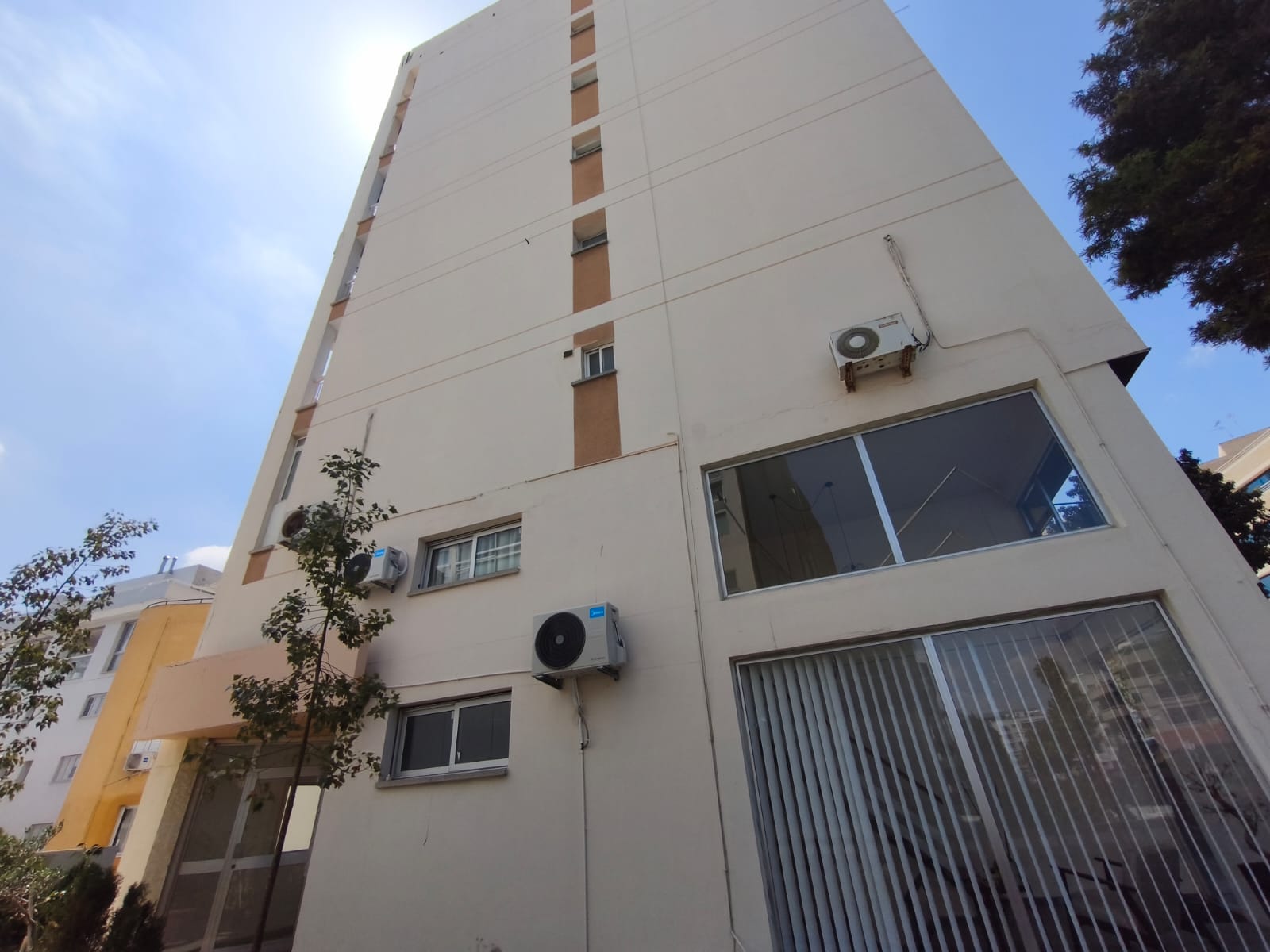 2 + 1 Bedroom Apartment In Agioi Omologites