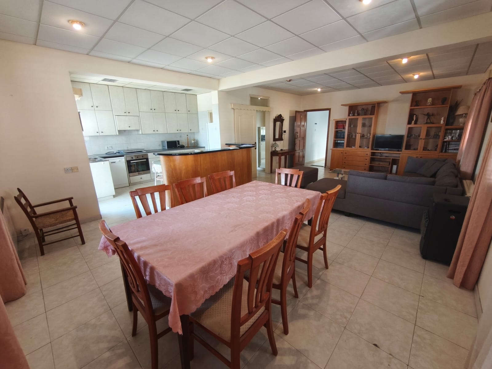 3 + 1 Bedroom Apartment In Aglantzia