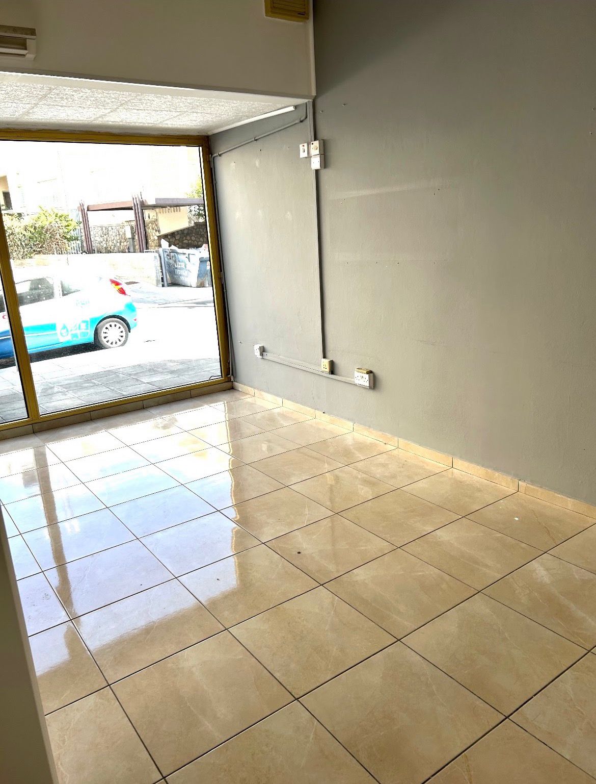 Shop for Rent In Lykavitos
