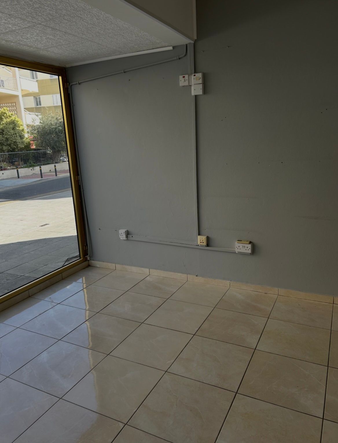 Shop for Rent In Lykavitos