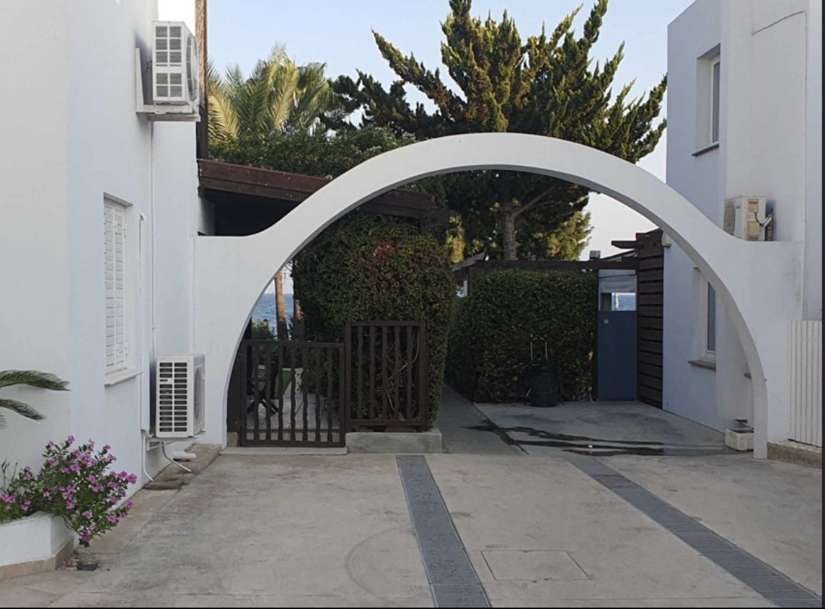 2 Bedroom Apartment For Rent In Meneou