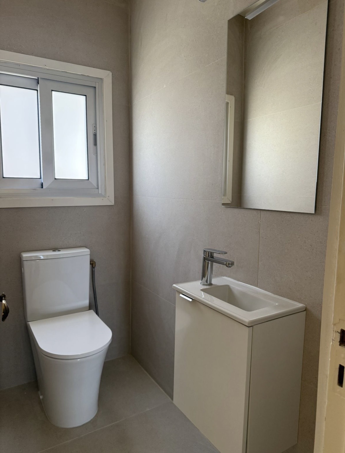 2 Bedroom Apartment For Rent In Agioi Omologites