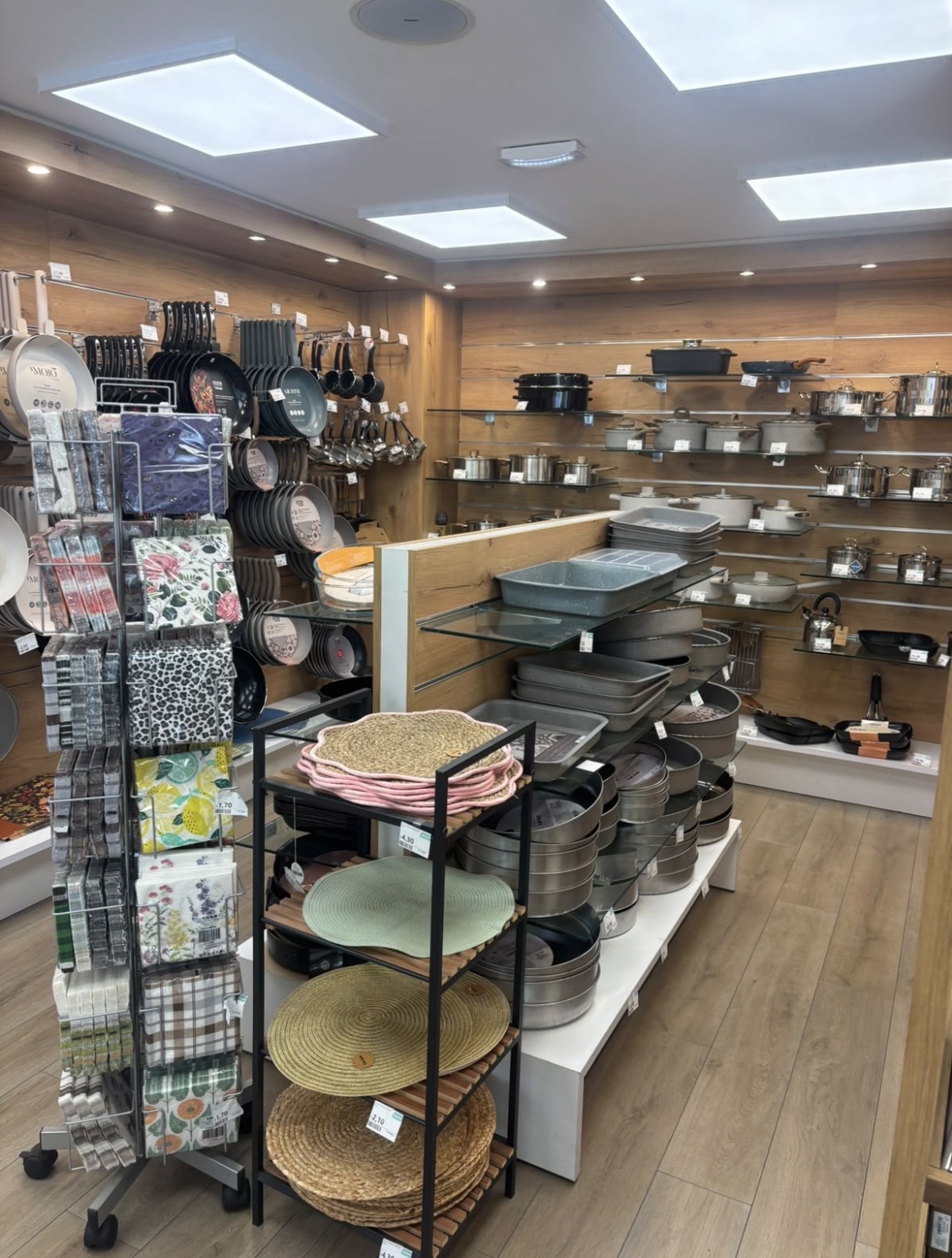 Shop For Rent In Nicosia Makariou