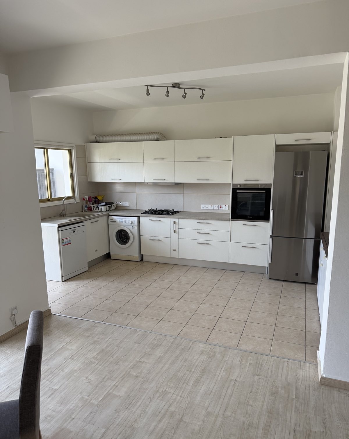 3 Bedroom Apartment For Rent In Agioi Omologites
