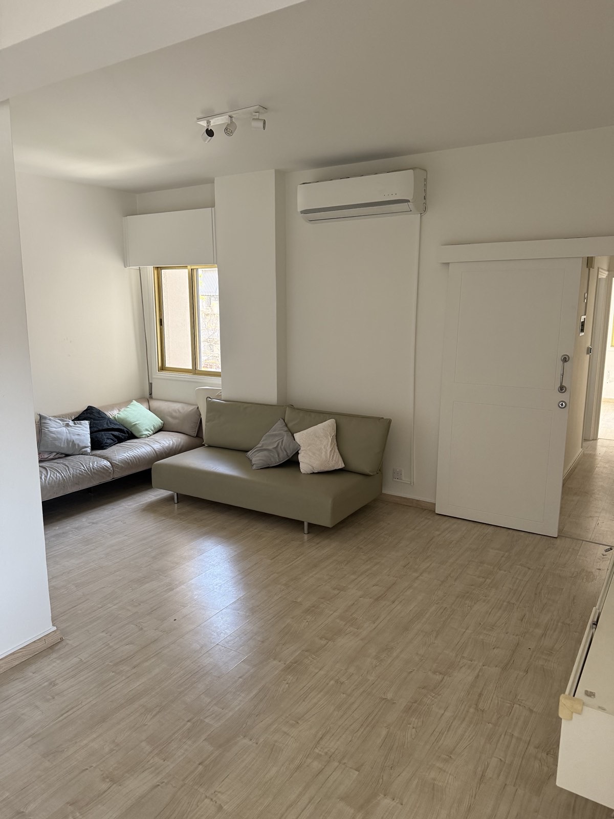 3 Bedroom Apartment For Rent In Agioi Omologites