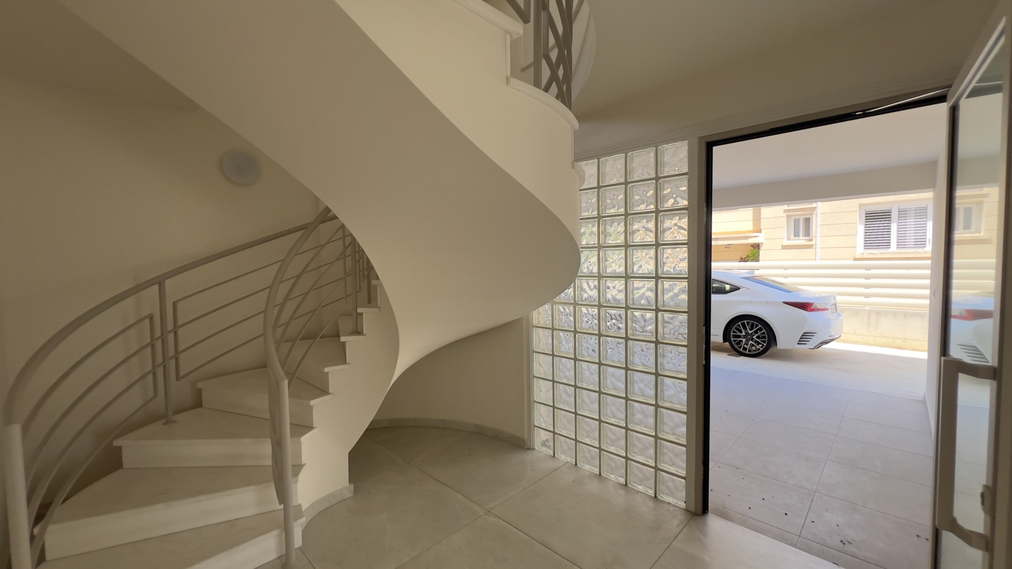 5+1 Bedroom Comer House – Villa For Rent In Aglatzia